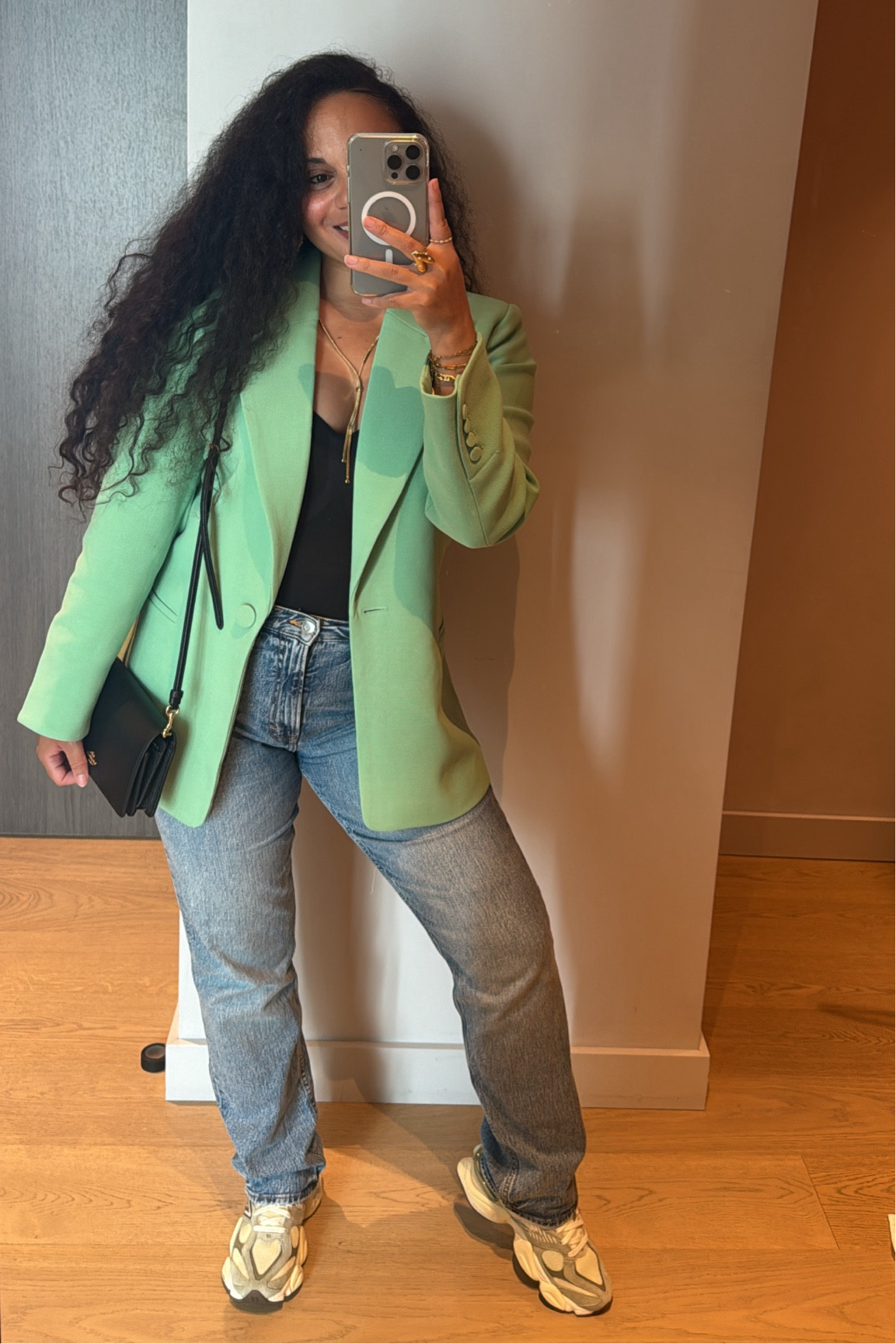 Casual outfit city trip- denim blue high waist jeans, h&m jeans, new balance 9060, black bodysuit 

High waist jeans size up, not stretchy, wearing size 42 
New Balance 9060 size 37 size up
Josh V blazer, size M, true to size, not really stretchy 

#ootd #outfitoftheday 

#LTKstyletip #LTKnederlands