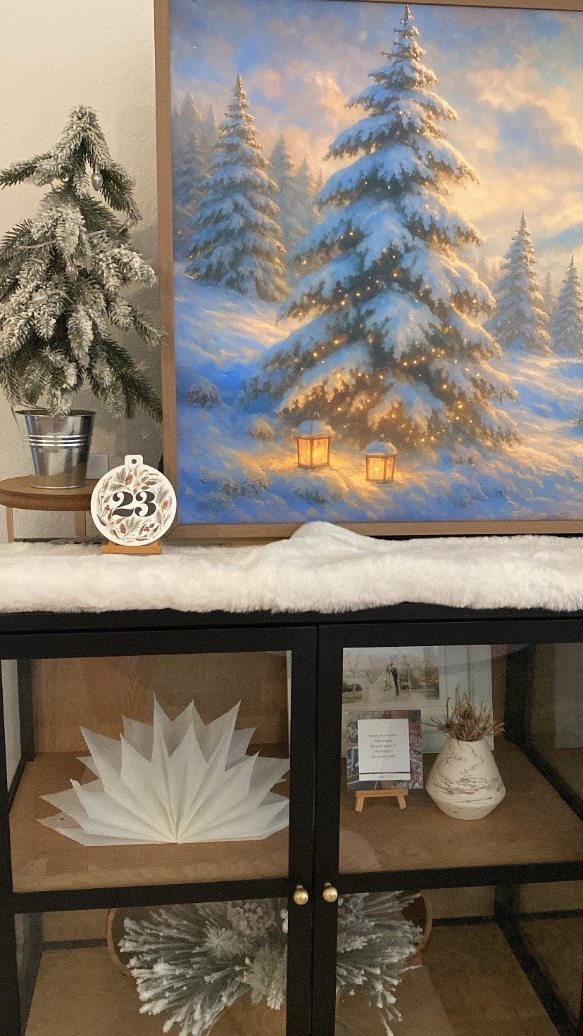 There’s just something so fun about your TV turning into a work of art to fit the season! 

PS: I ** think ** ours is a 50"

#LTKGiftGuide #LTKSaleAlert #LTKHoliday