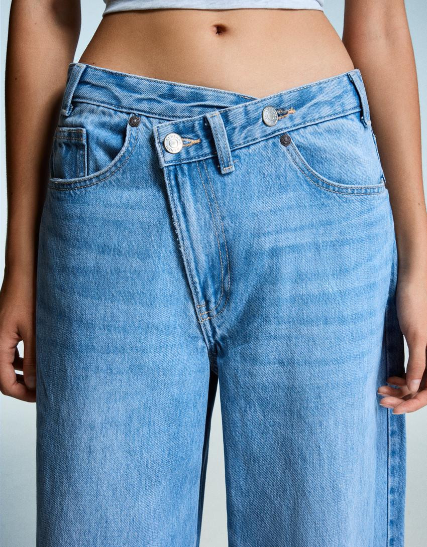 High-waist wide-leg crossover jeans - New - Women | Bershka GB