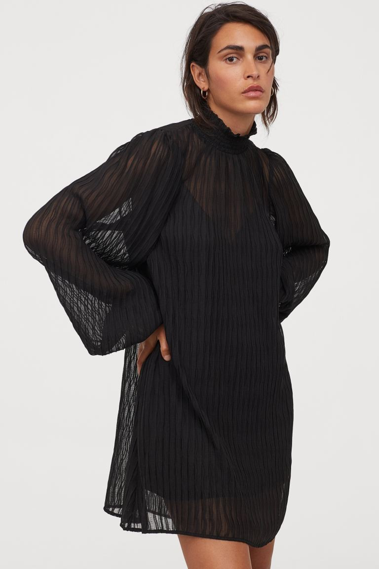 Pleated dress | H&M (UK, MY, IN, SG, PH, TW, HK)