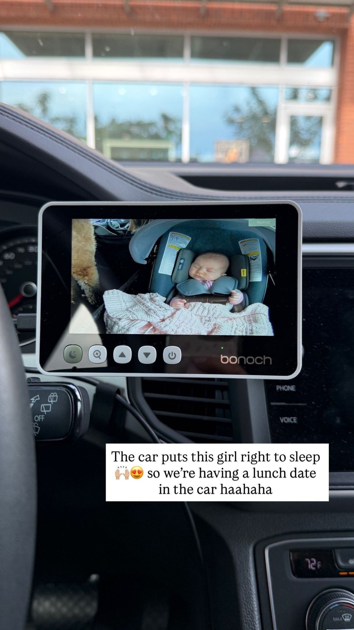 The car puts this girl right to sleep 🙌🏼😍 so we’re having a lunch date in the car haahaha