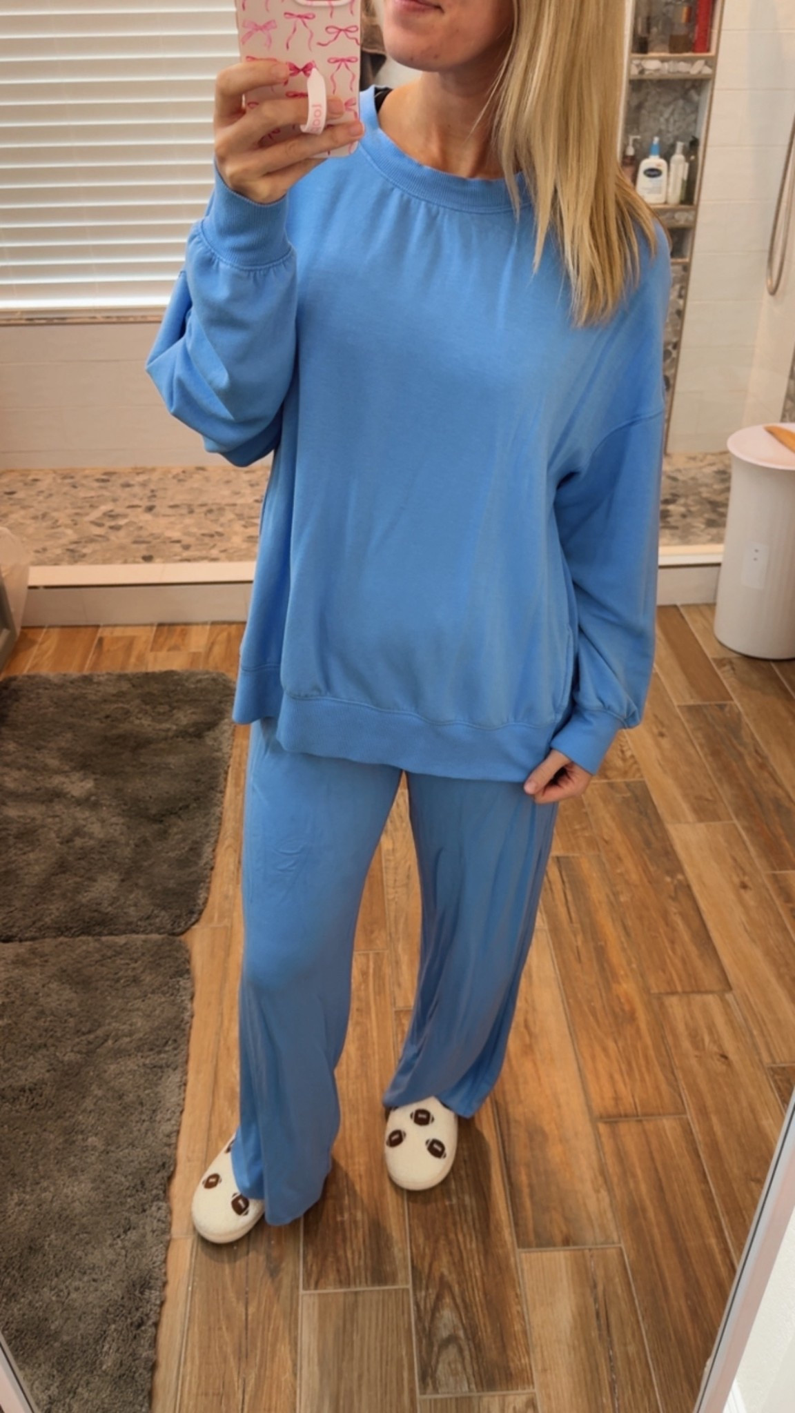 The coziest rainy day set 🙌🏼 size medium top, small bottoms 