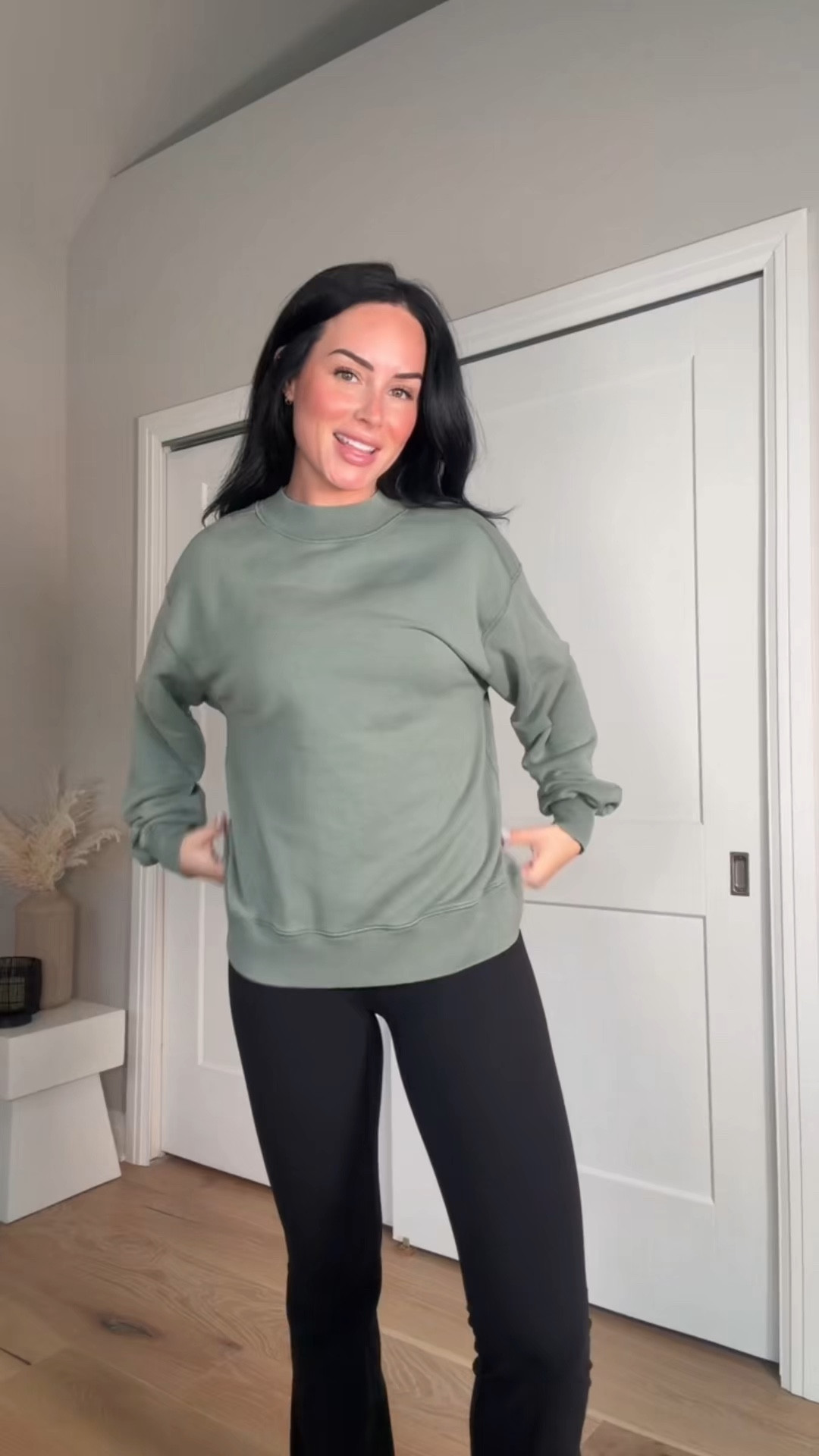 #abercrombiepartner Love how versatile @abercrombie activewear is 😍 

My sizing 5’7, 145lbs, 32dd
I’m wearing a size smalls, size 27 curve love jeans 