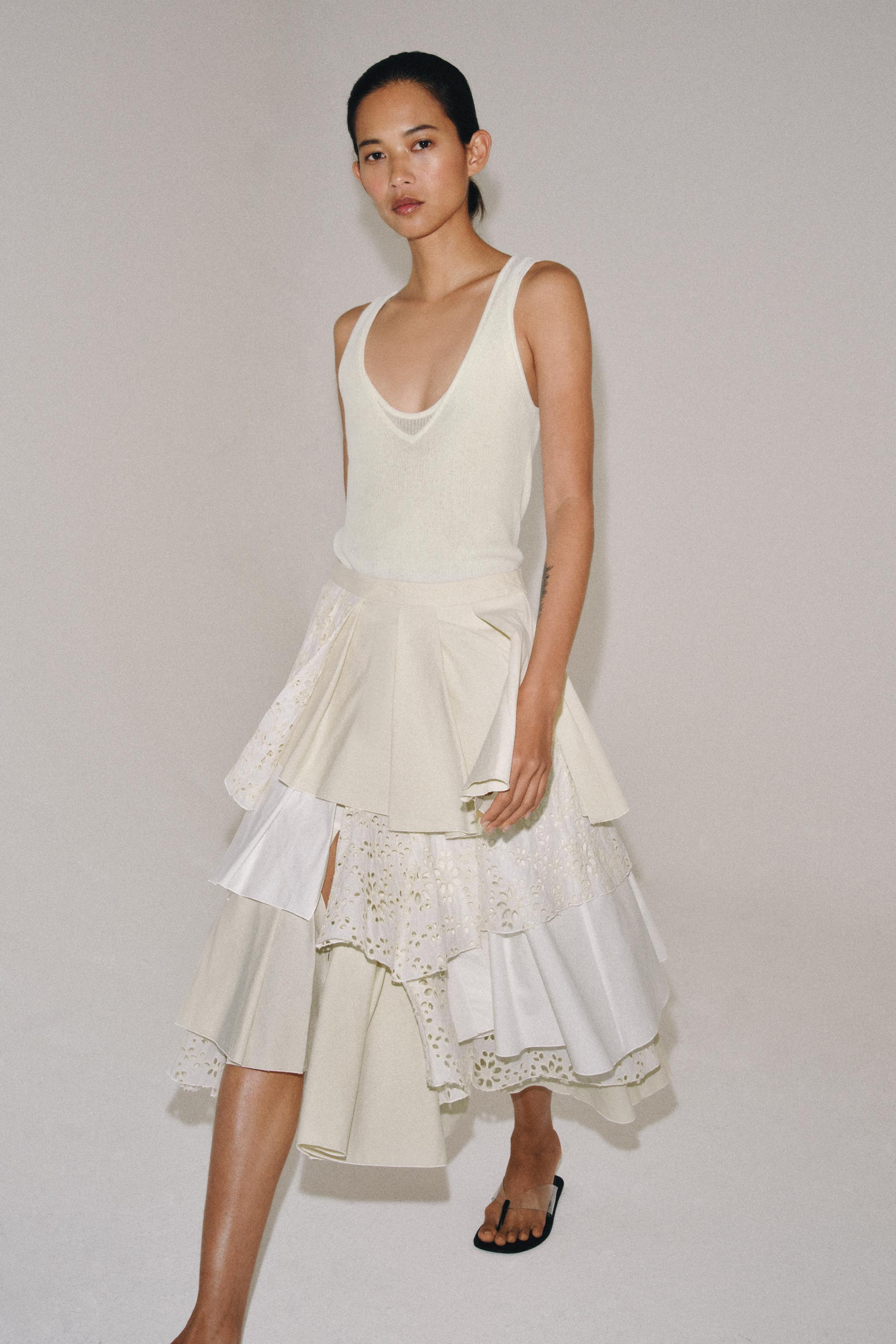 Model height: 178 cmZARA WOMAN COLLECTIONMid-waist midi skirt made from a cotton blend yarn. Feat... | Zara UK