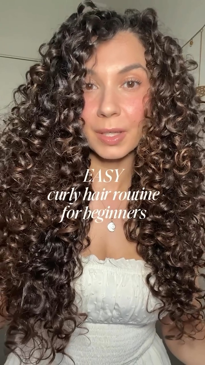 The curly hair routine steps I always follow for consistent results - this won’t work for everyone, but it’s a good place to start. 🧚🏼🤍 

biggest advice for anyone struggling with their hair is to start simple and slowly add in different styling steps and products to see what works for you. 

Products: 
🥭 @rizoscurls multivitamin leave in with heat protection 
🧡@patternbeauty mousse 
🌈@ouidad advanced climate control stronger hold gel 
🌞@cecred nourishing hair oil