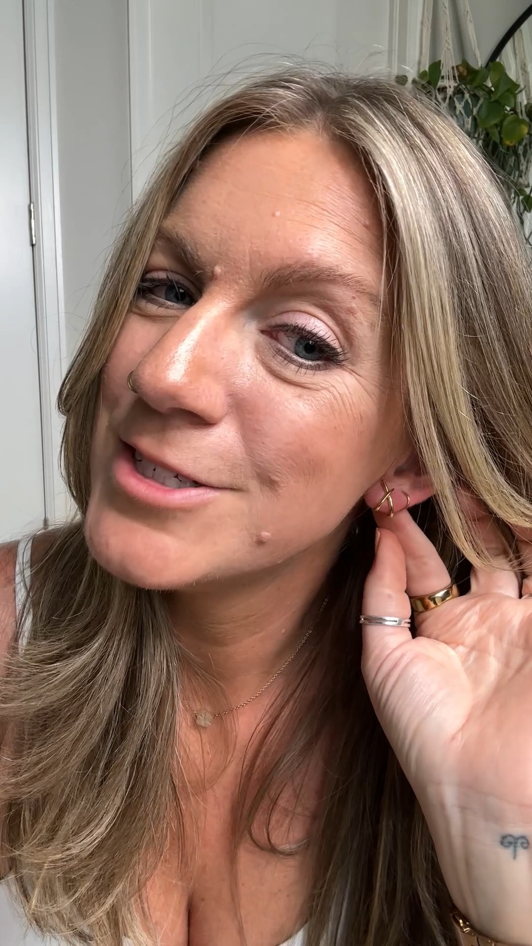 Water resistant, anti tarnish jewelry! 
Free gift with purchase of 2+ items

@analuisany #analuisa #bestdeal #ad #analuisaambassador

#LTKOver40 #LTKFindsUnder50