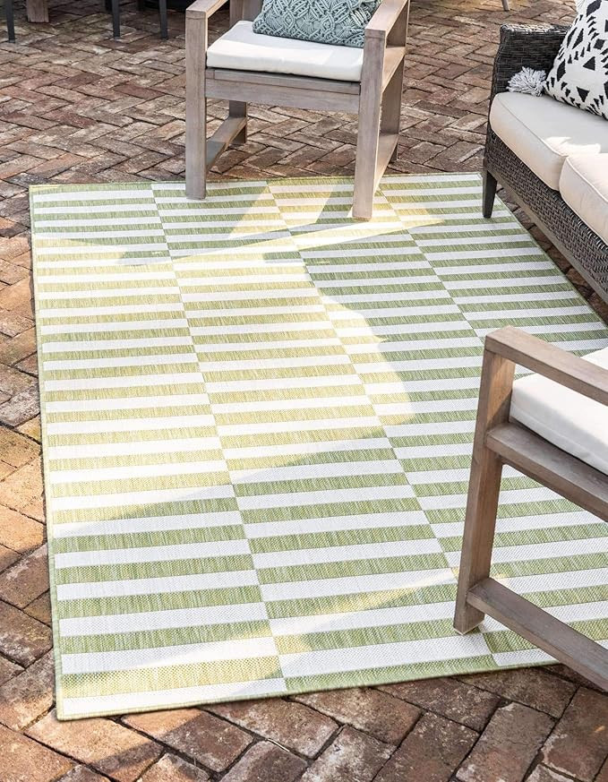 Unique Loom Outdoor Striped Collection Area Rug - Striped (5' 1" x 8' Rectangle, Green/Ivory) | Amazon (US)
