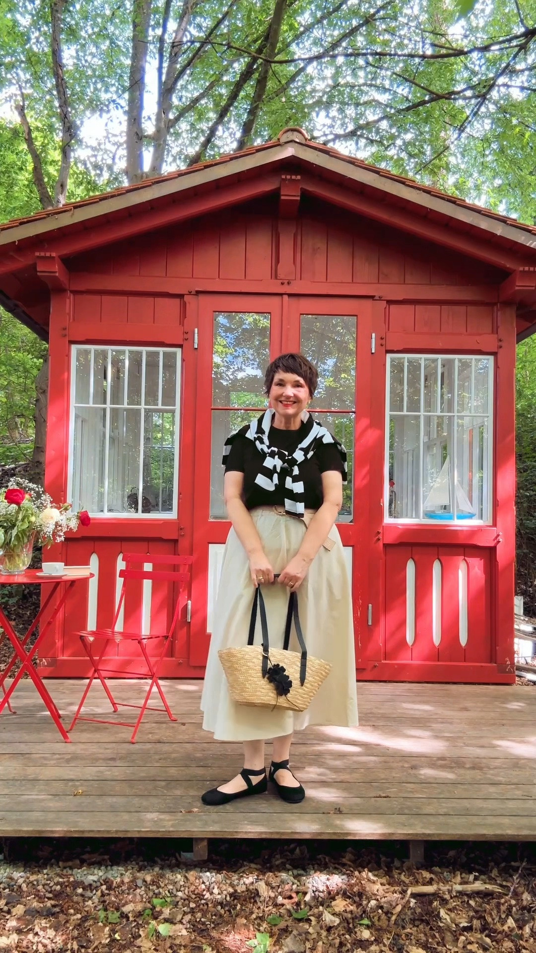Travel outfit: cremefarbene Rock, Streifenshirt, Korbtasche

#LTKdeutschland #LTKstyletip #LTKsummer