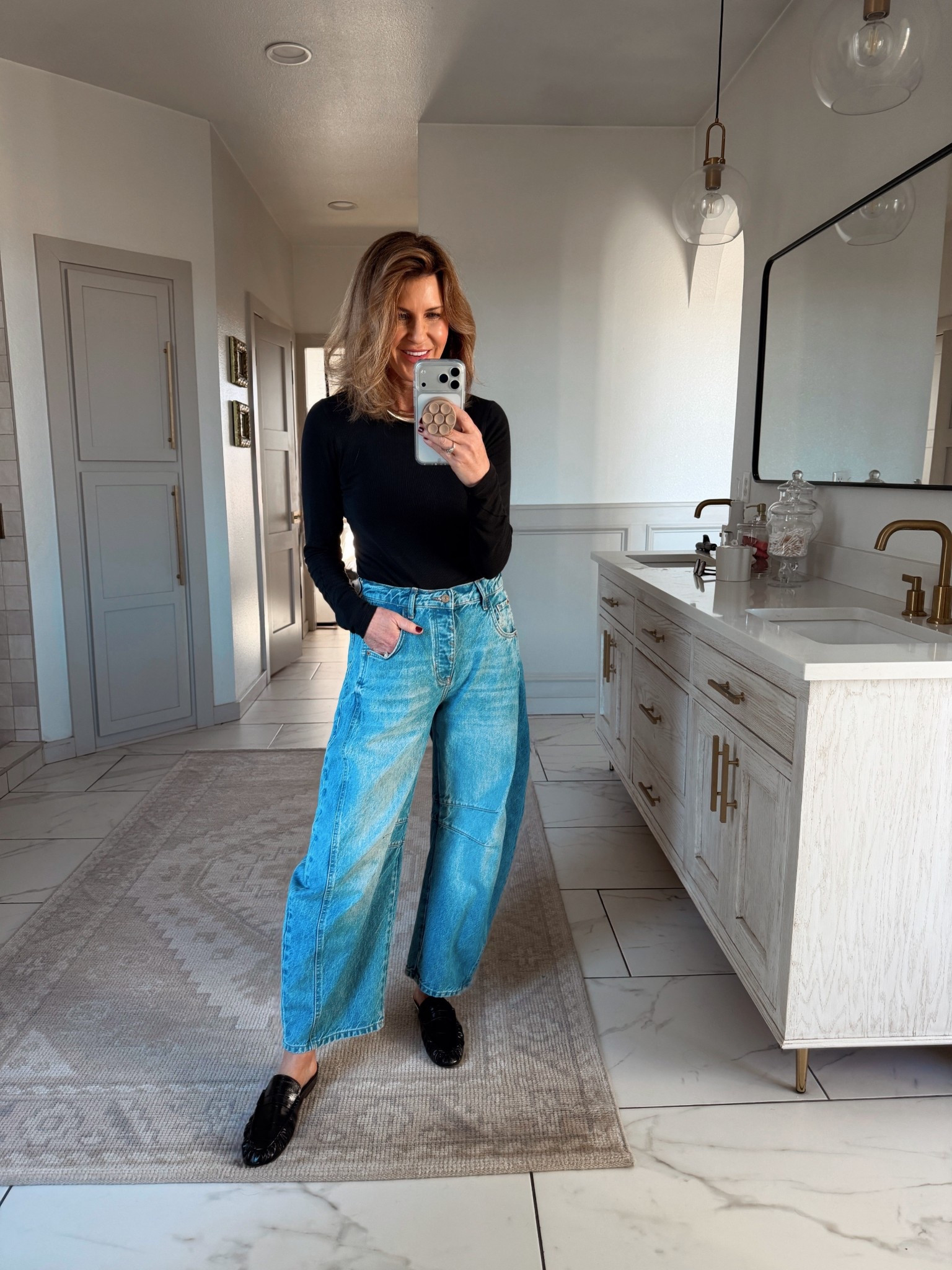 Ootd 
Barrel jeans size 26 regular (I sized down)
Tee size 6
Shoes tts 

#LTKOver40