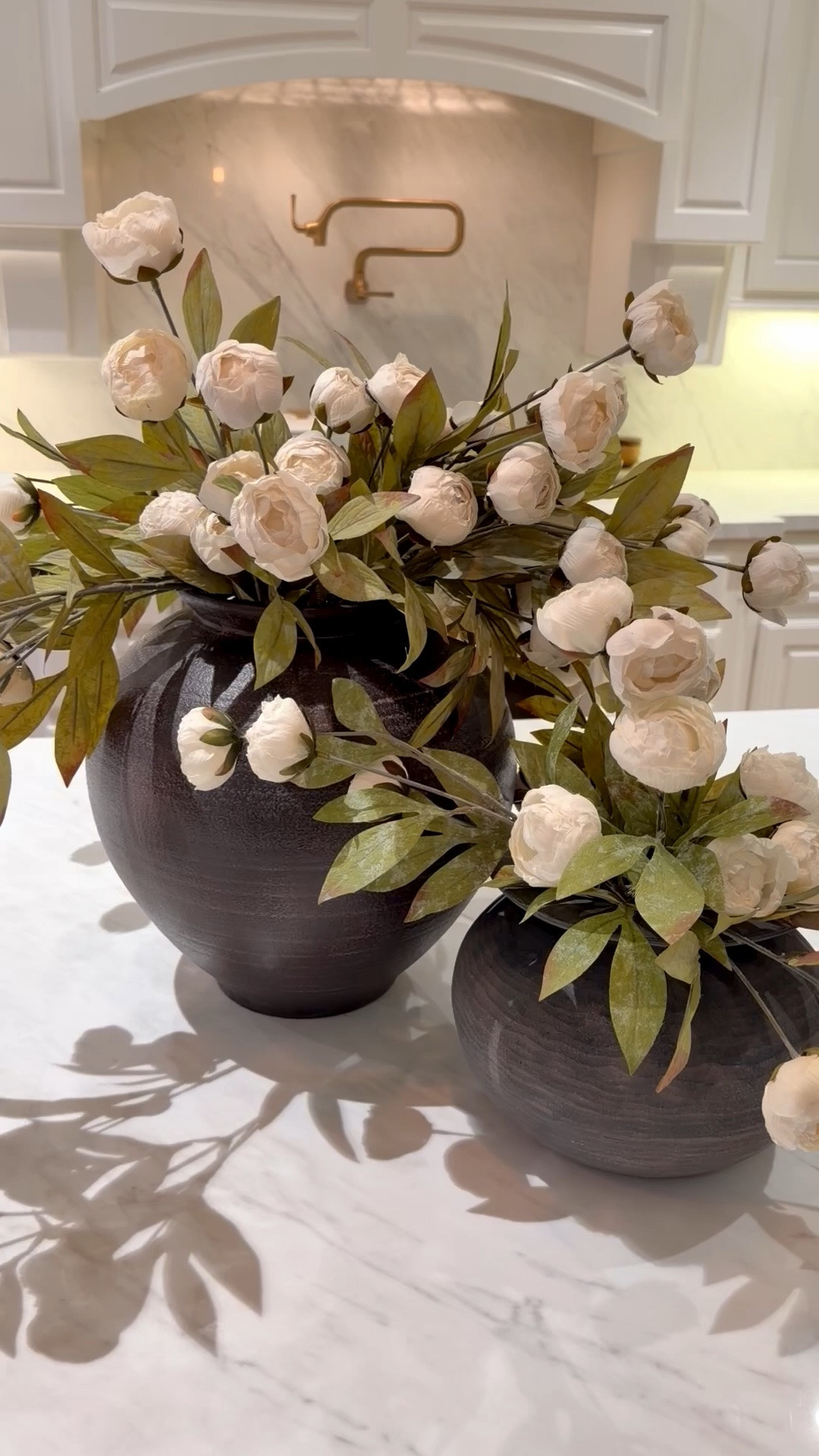 Designer Look Vase Finds✨ This new vase from SM pairs perfectly with the larger one from the previous collection.


Vase
Peonies
Kitchen
Studio McGee
Target find

#LTKHome