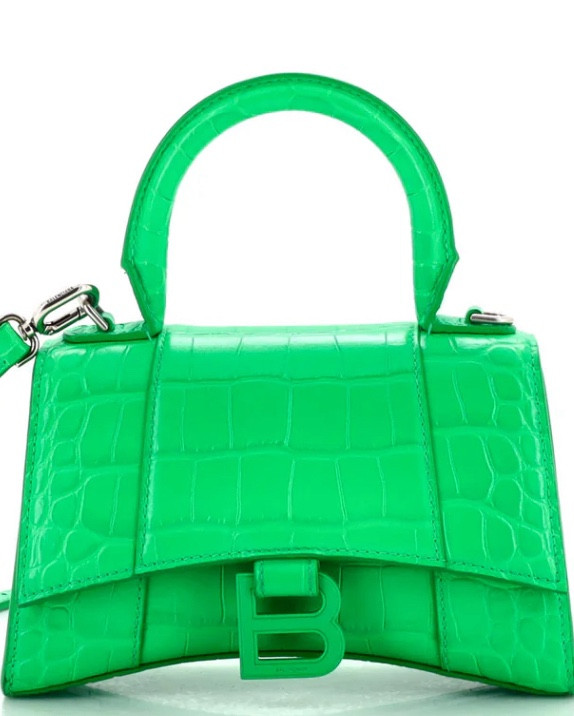 One of my favorite colored bags for the summer. Such a good pop of color to any fit. 

#LTKItBag #LTKSeasonal #LTKStyleTip