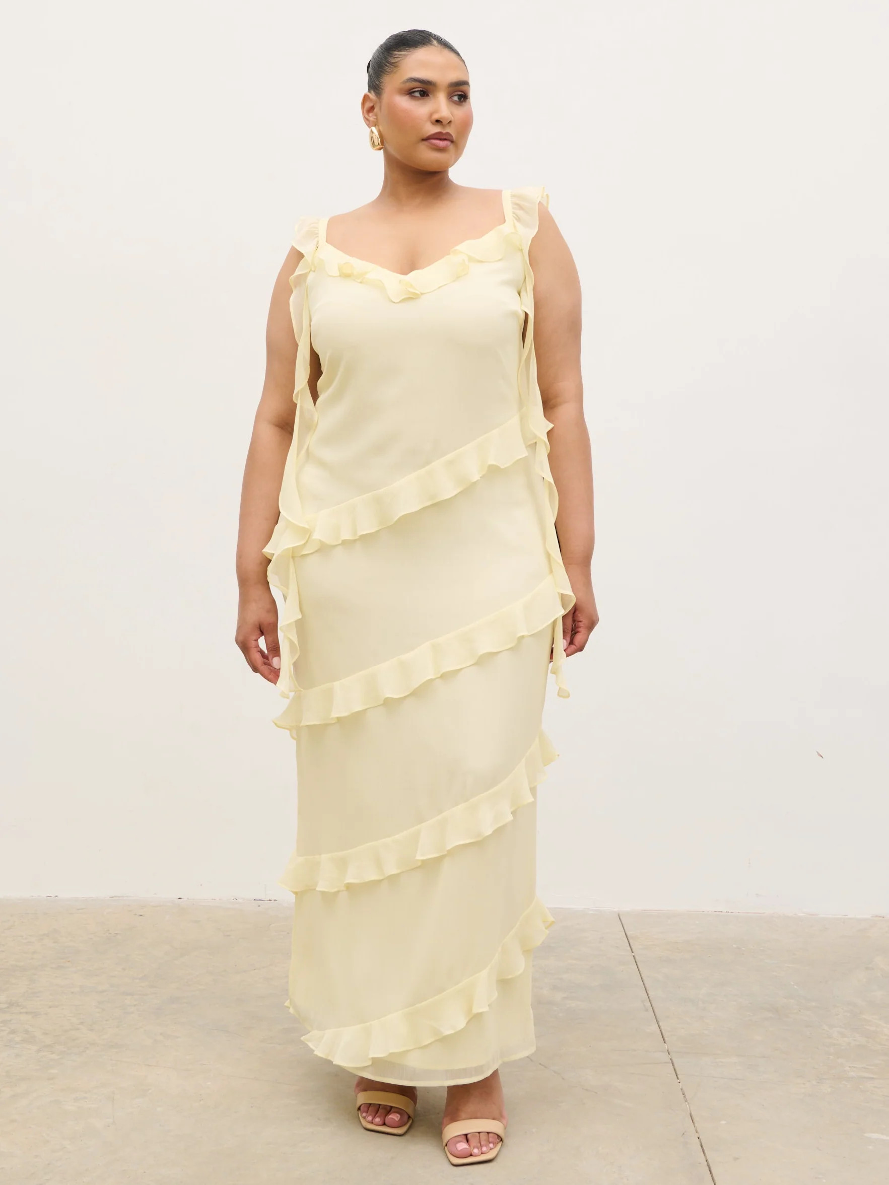 Rue Ruffle Maxi Dress Curve | Pretty Lavish (UK)