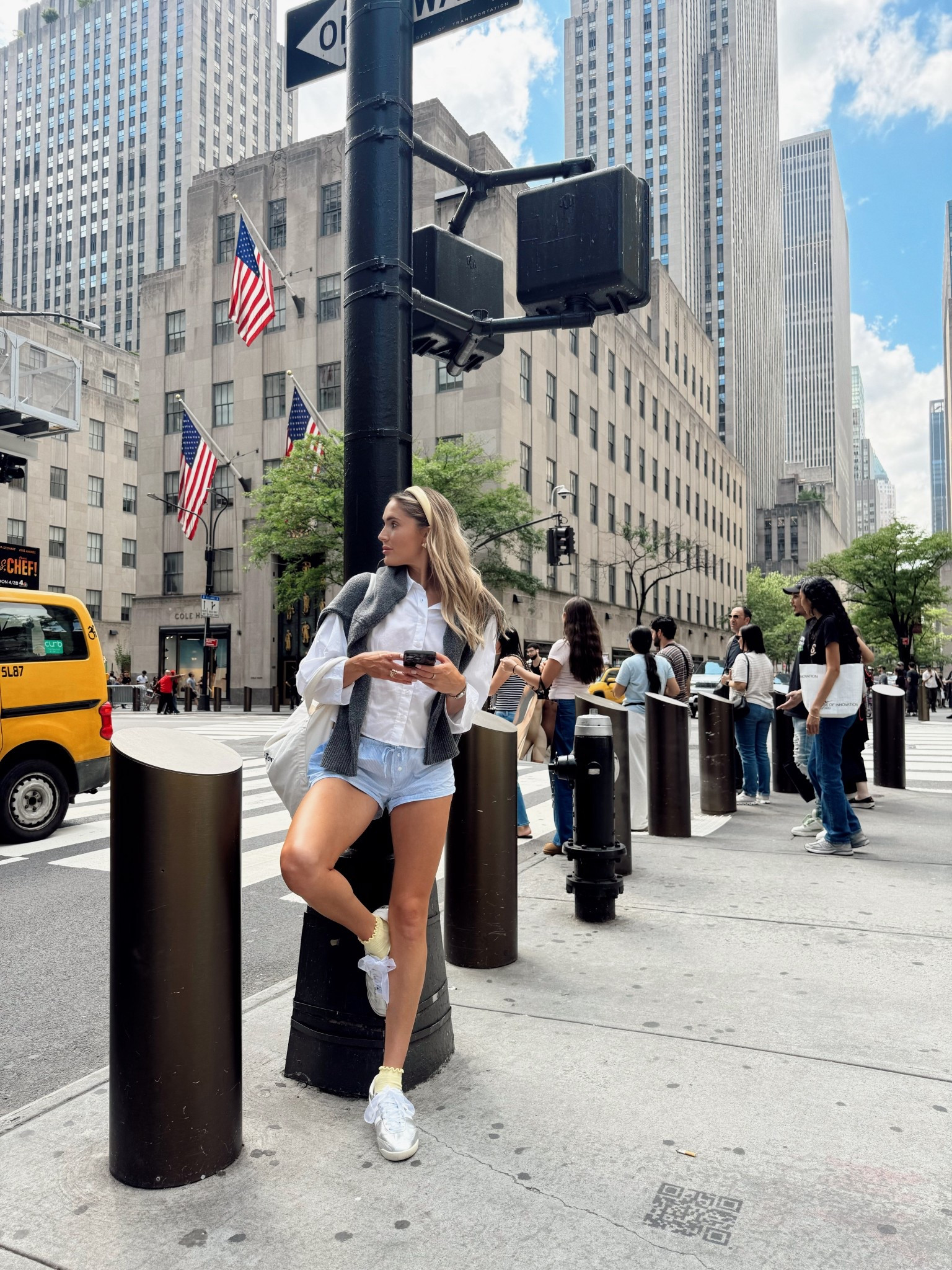 🚖🚖 !!! 

New York fashion , summer , spring style , micro boxer short , micro aritzia short , cardigan , silver sneakers , butter yellow 