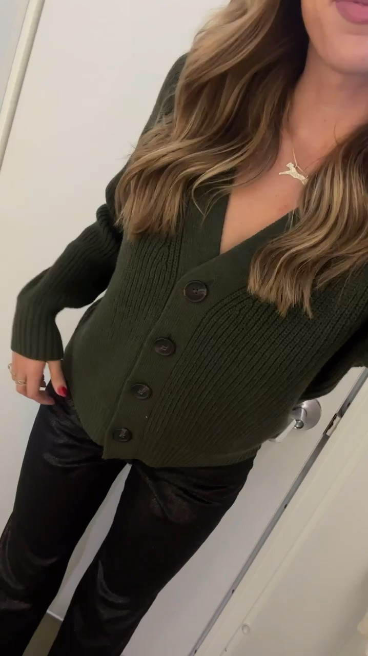 Holiday Outfit Inspo! 

Old Navy 
Sweater 
Holiday 
Winter 
Moreewithmo 

#LTKFindsUnder50 #LTKHoliday #LTKSeasonal