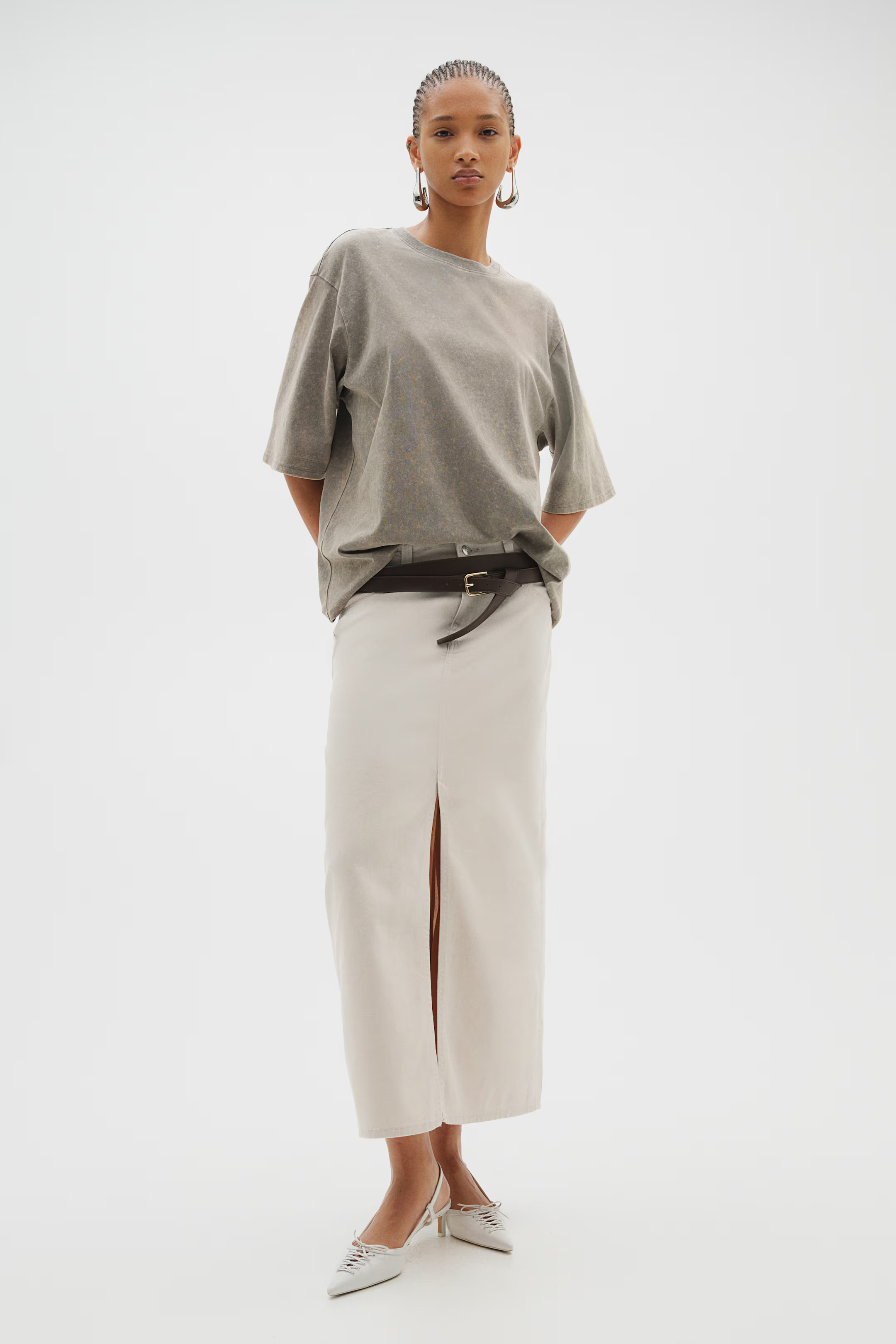 Slit-hem twill skirt - Regular waist - Midi - Light beige - Ladies | H&M GB | H&M (UK, MY, IN, SG, PH, TW, HK)