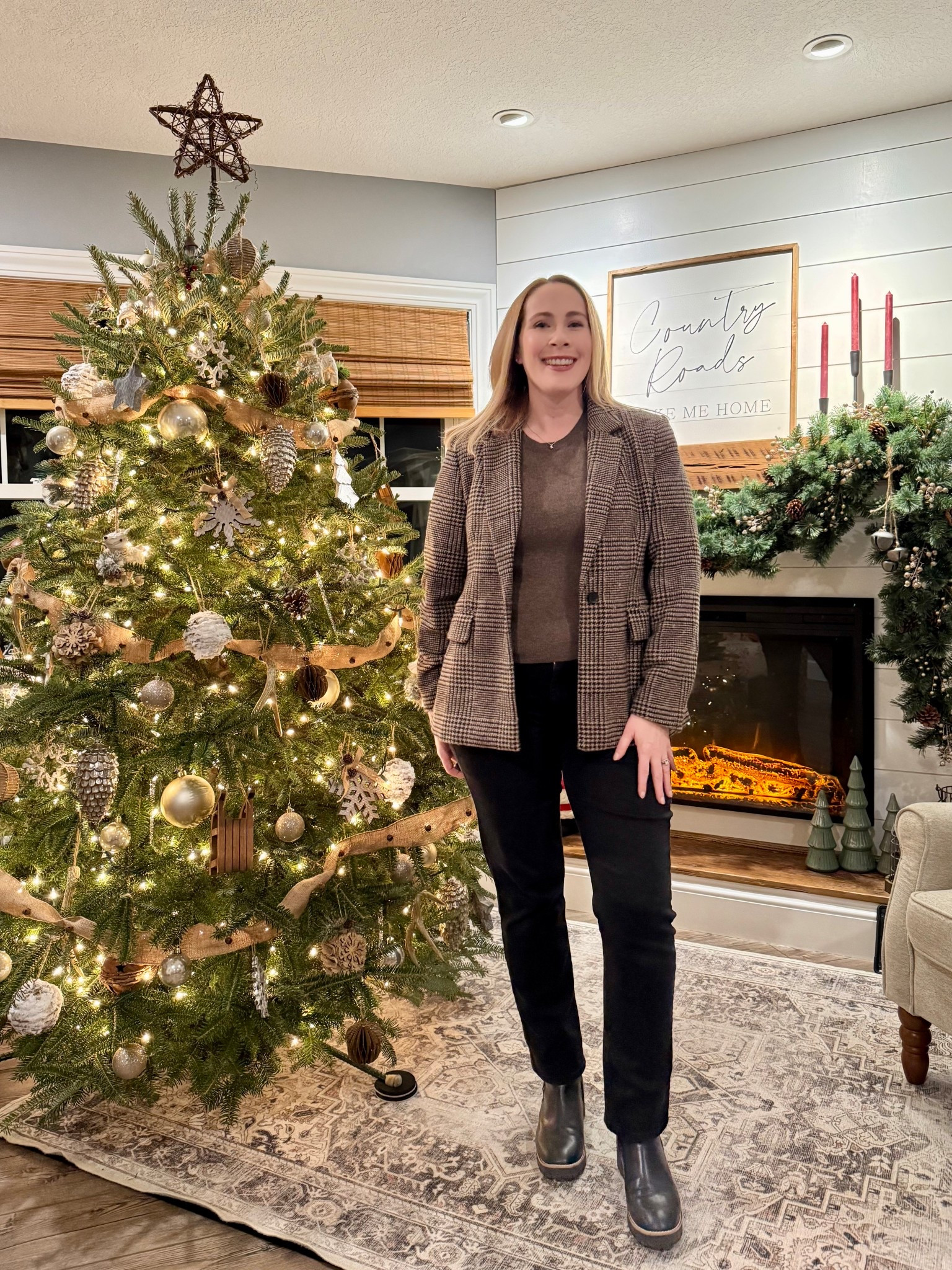 Women’s Christmas outfit, plaid blazer, women’s capsule wardrobe

#LTKFindsUnder100 #LTKOver40 #LTKMidsize