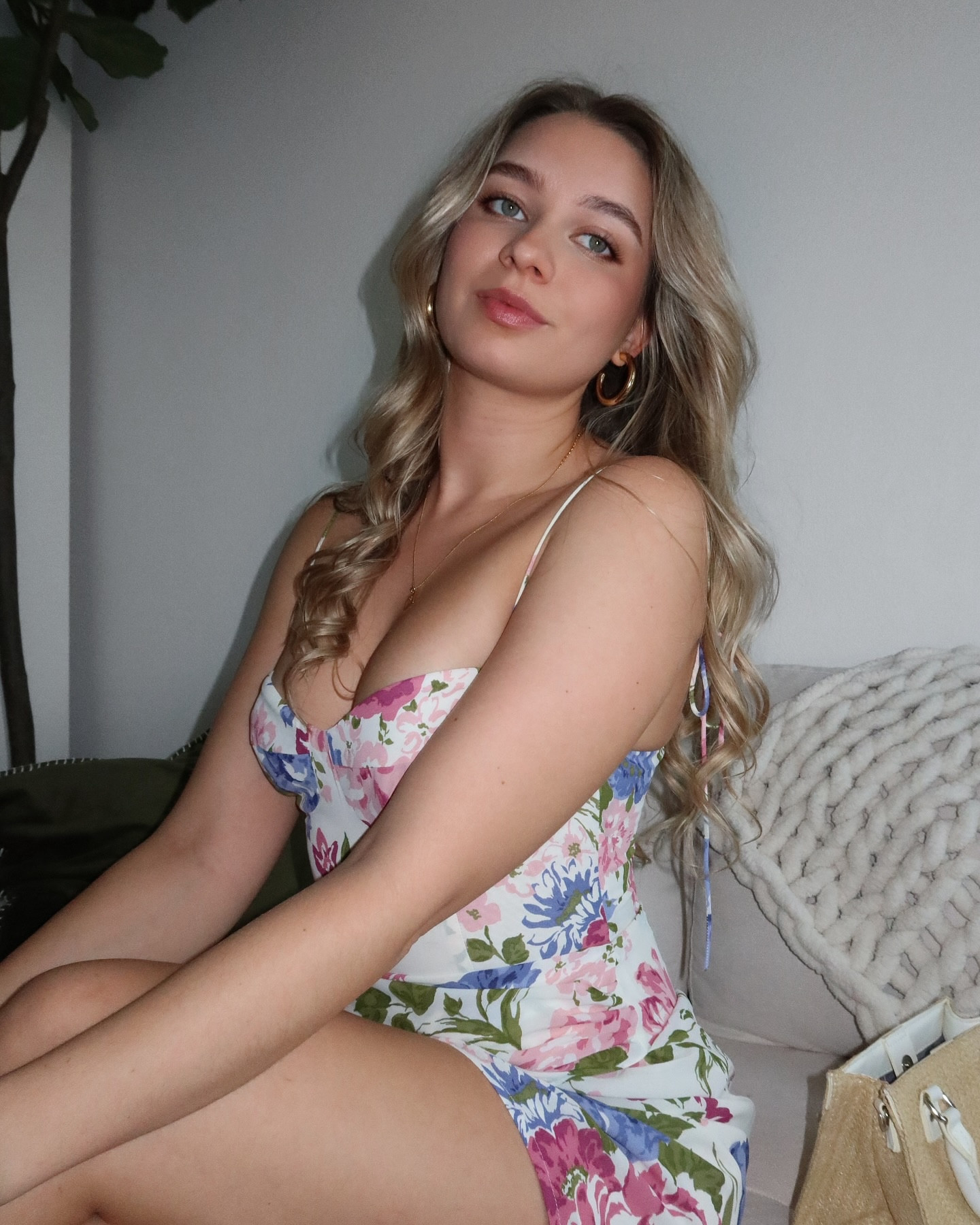 Nacho Baby 🪤

Wearing a reformation dress. This exact print is not sold by the right now but they offer the same style in different colors. 

#reformationdress #fashionista #canong7xii #ltk #springdress

#LTKWedding #LTKMidsize #LTKPetite