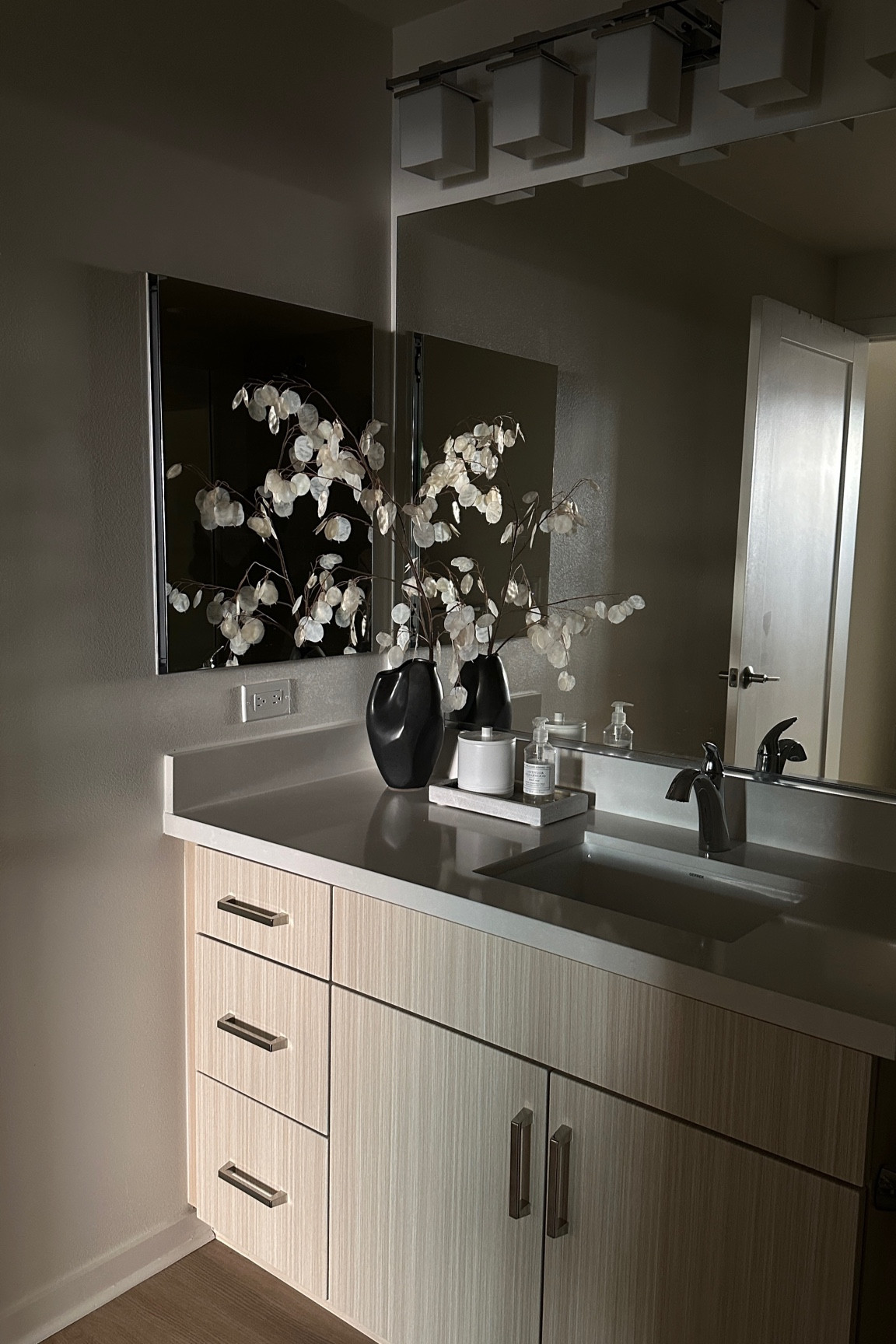 Guest bathroom decor