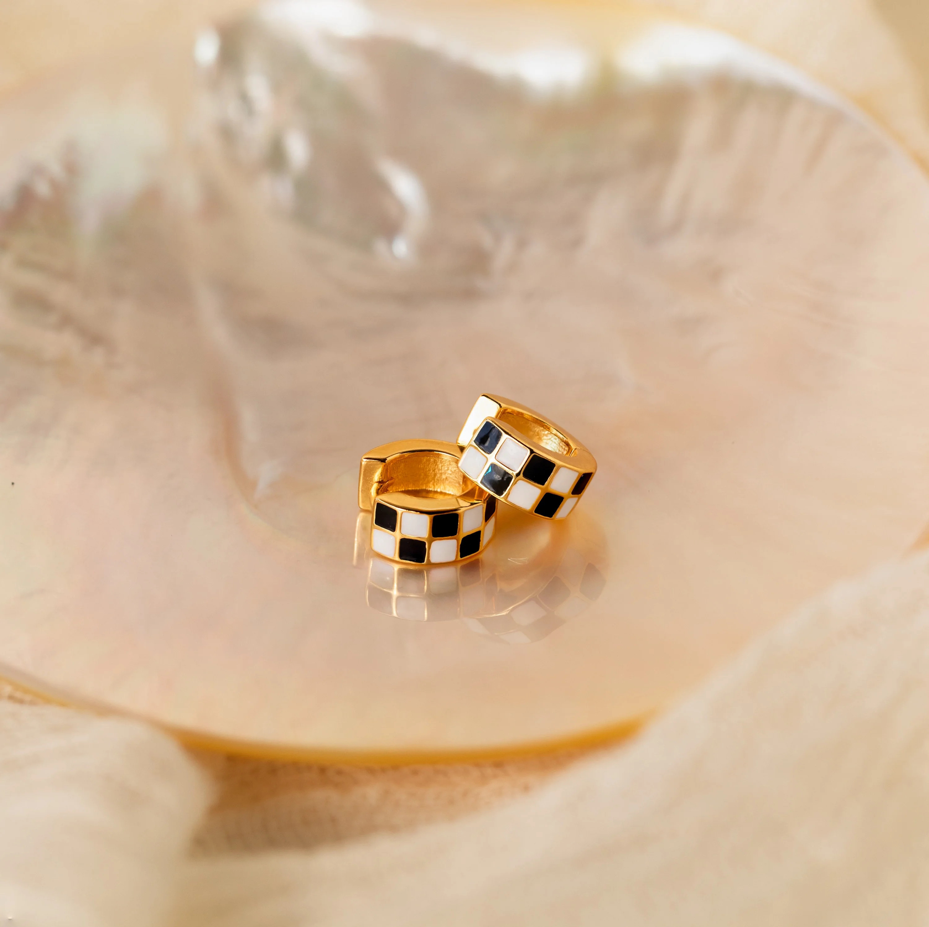 Checkered Huggies 18K Gold | Caitlyn Minimalist