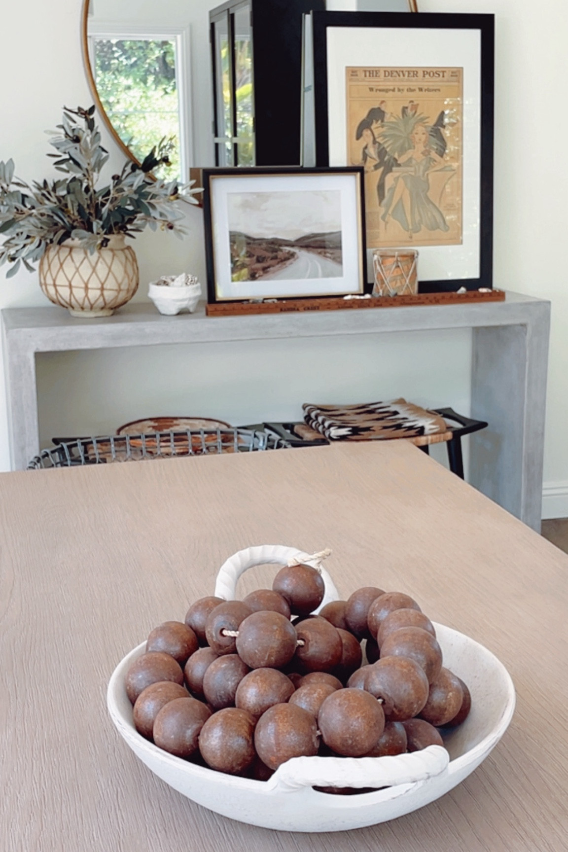 NEW! Changed out my dining table centerpiece. I always love a good strand of decorative beads! 👏🏻

#homedecor #furniture

#LTKFindsUnder100 #LTKHome #LTKStyleTip