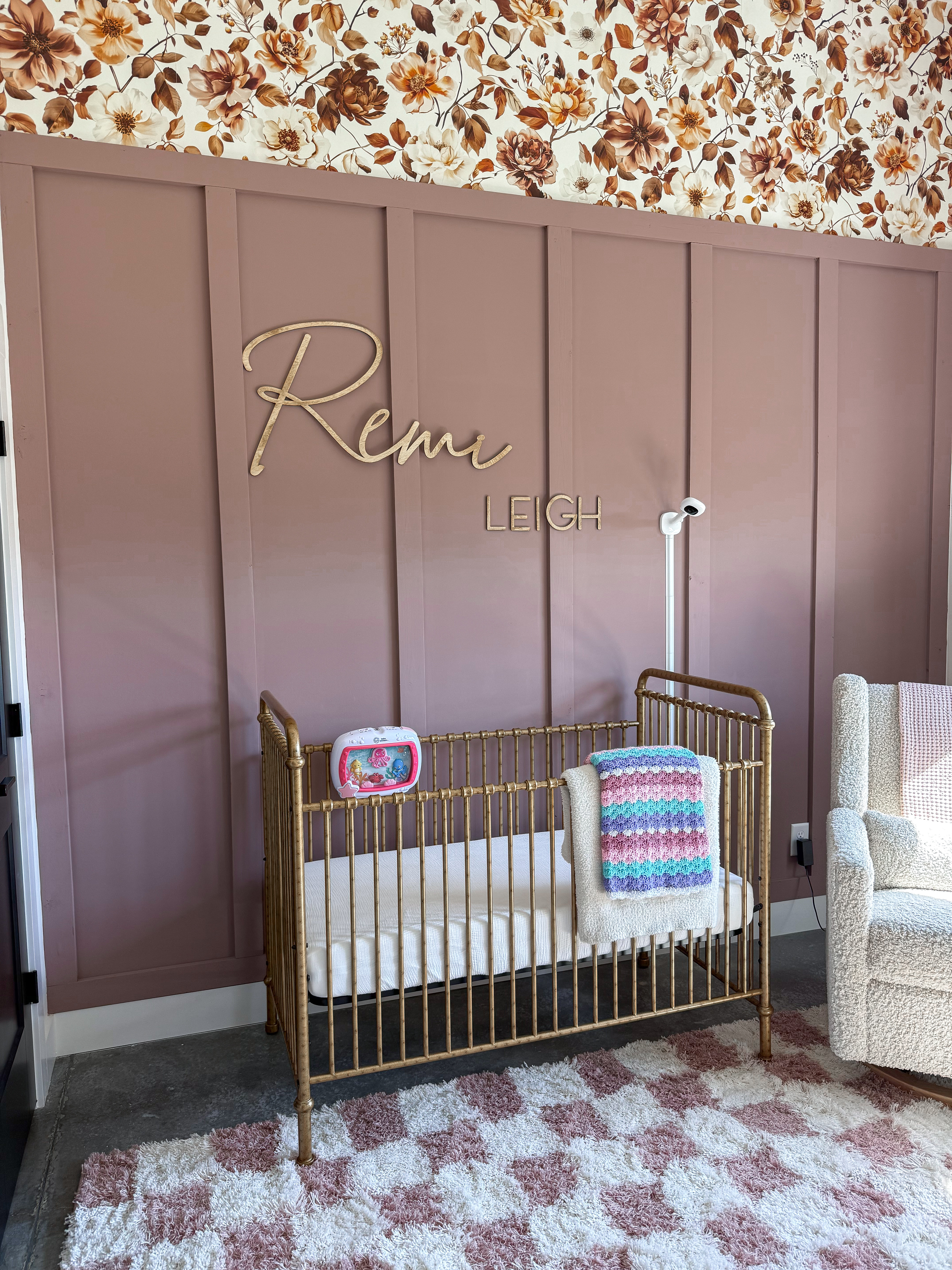 Baby Girl Nursery Decor 💕

Paint Color - Benjamin Moore Barberry
Wallpaper - Aubrey by Wall Blush

 

 #LTKHome #LTKBaby