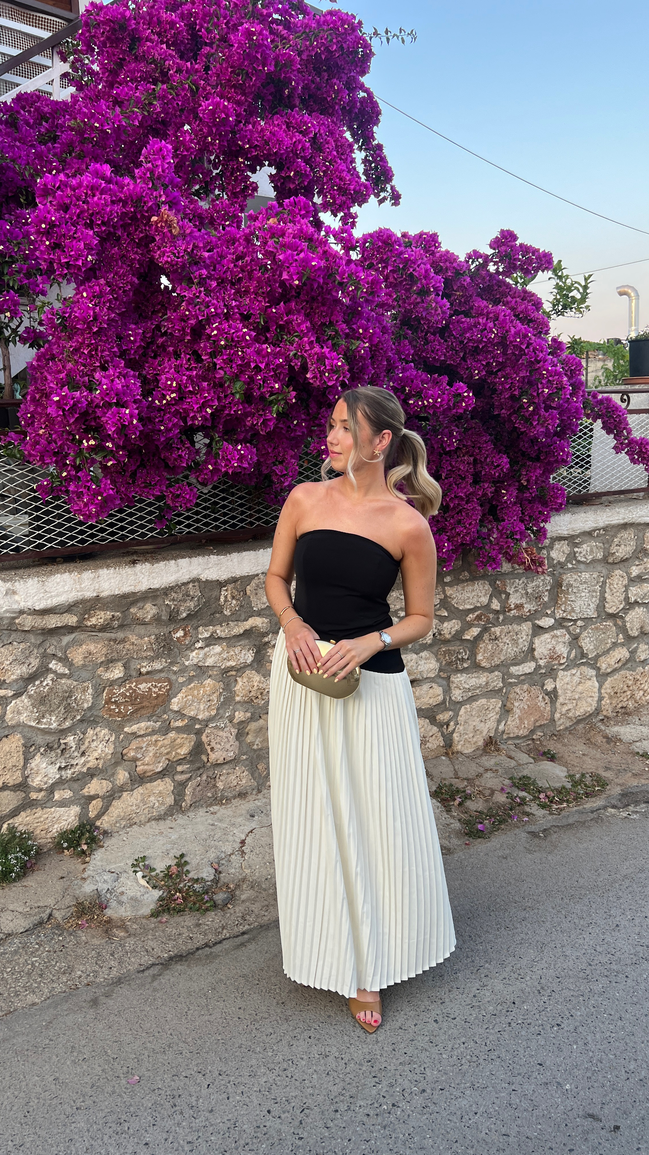 Tonight’s outfit, decided to dress fancy as we’re half way through the holiday! Oli has become my new tripod x

📌

#holidayout #holidayoutfits #holidayootd