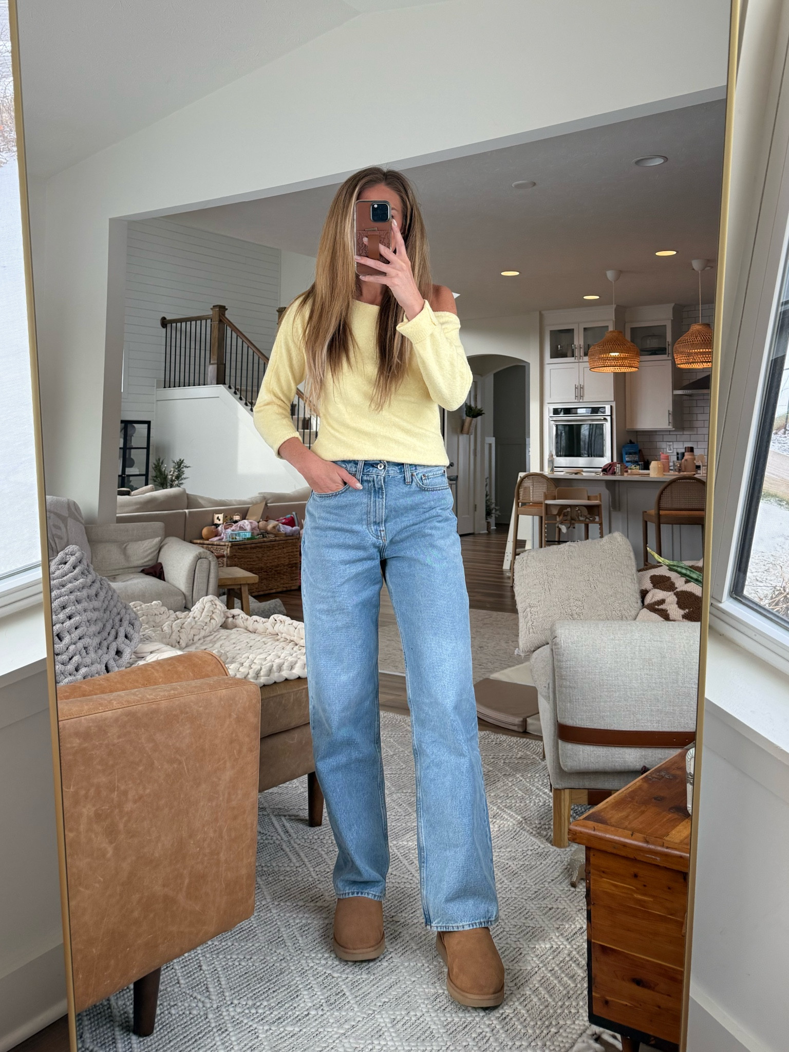 Small in top
True size in jeans 27 long. They are supposed to be loose!