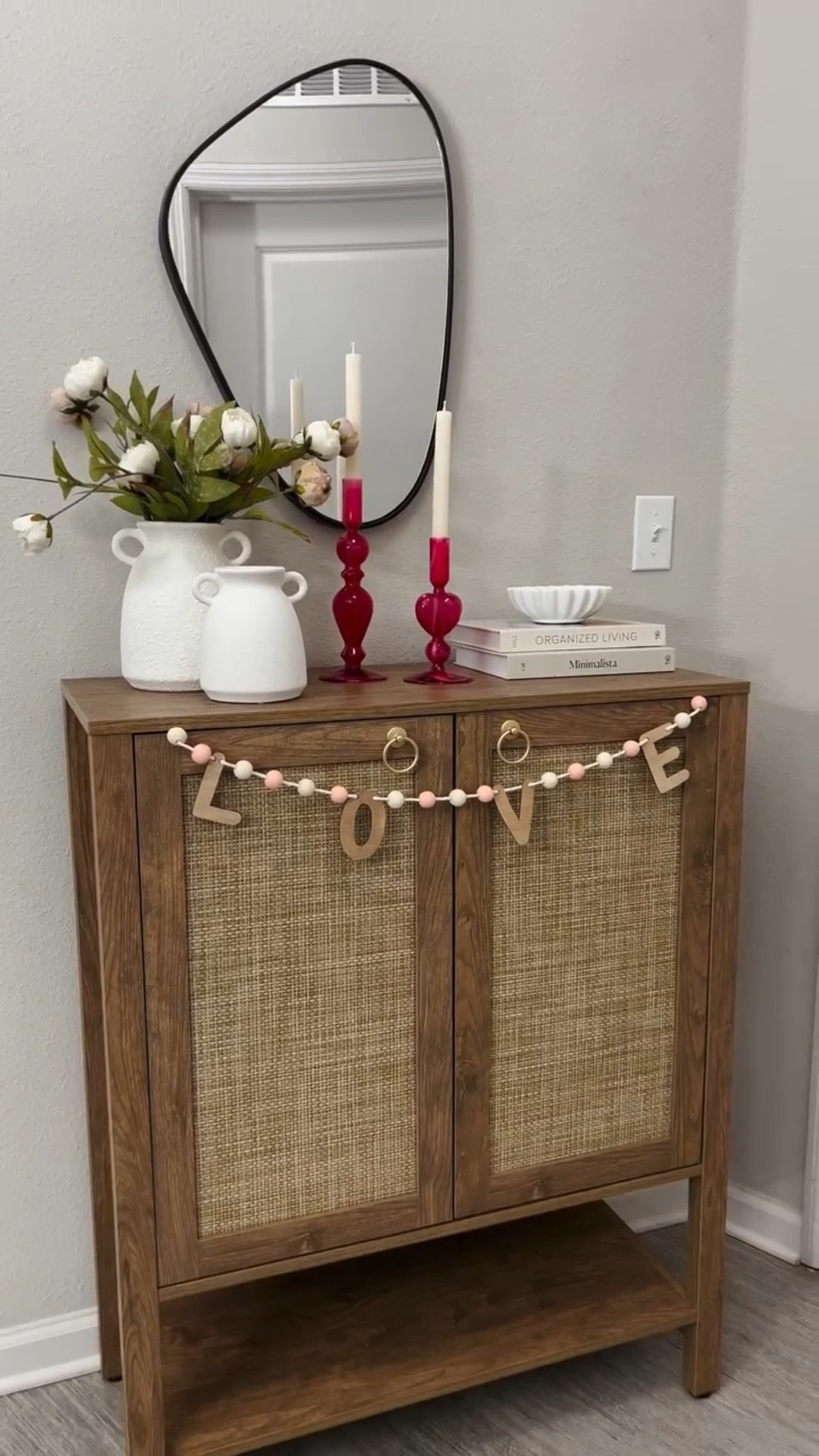 A little Valentine love for my entryway 💗✨
Comment SHOP and I’ll DM you all the details
@sicotas 
@dndeconation 

#valentinedecor
#entrywaydecor
#homedecorinspo
#valentinevibes
#homedecor