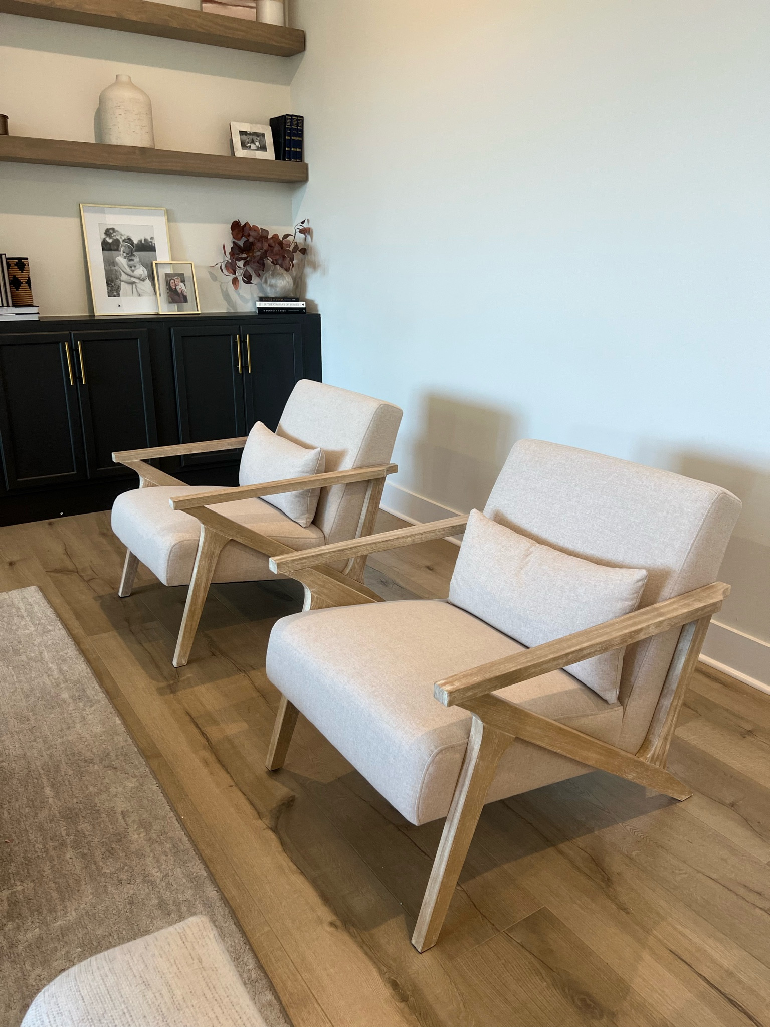 A great affordable, COMFORTABLE accent chair! #walmart #walmarthome


#LTKhome #LTKfamily #LTKsalealert