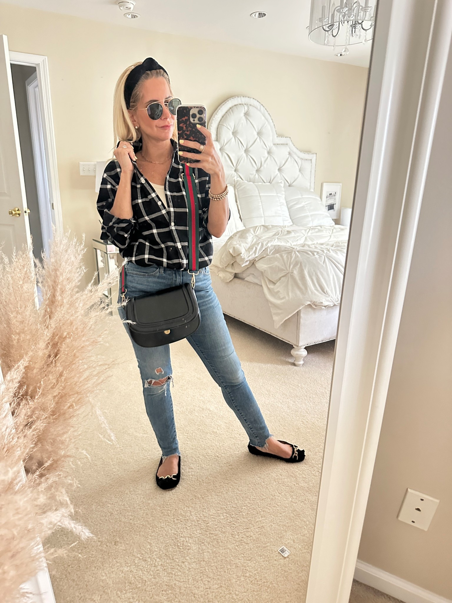 I love a good  button down 👌🏻

#jcrew
#rayban
#oldnavy
#petitefashion
#targetfashion
#springfashion
#petitestyle
#springstyle 
#momstyle 