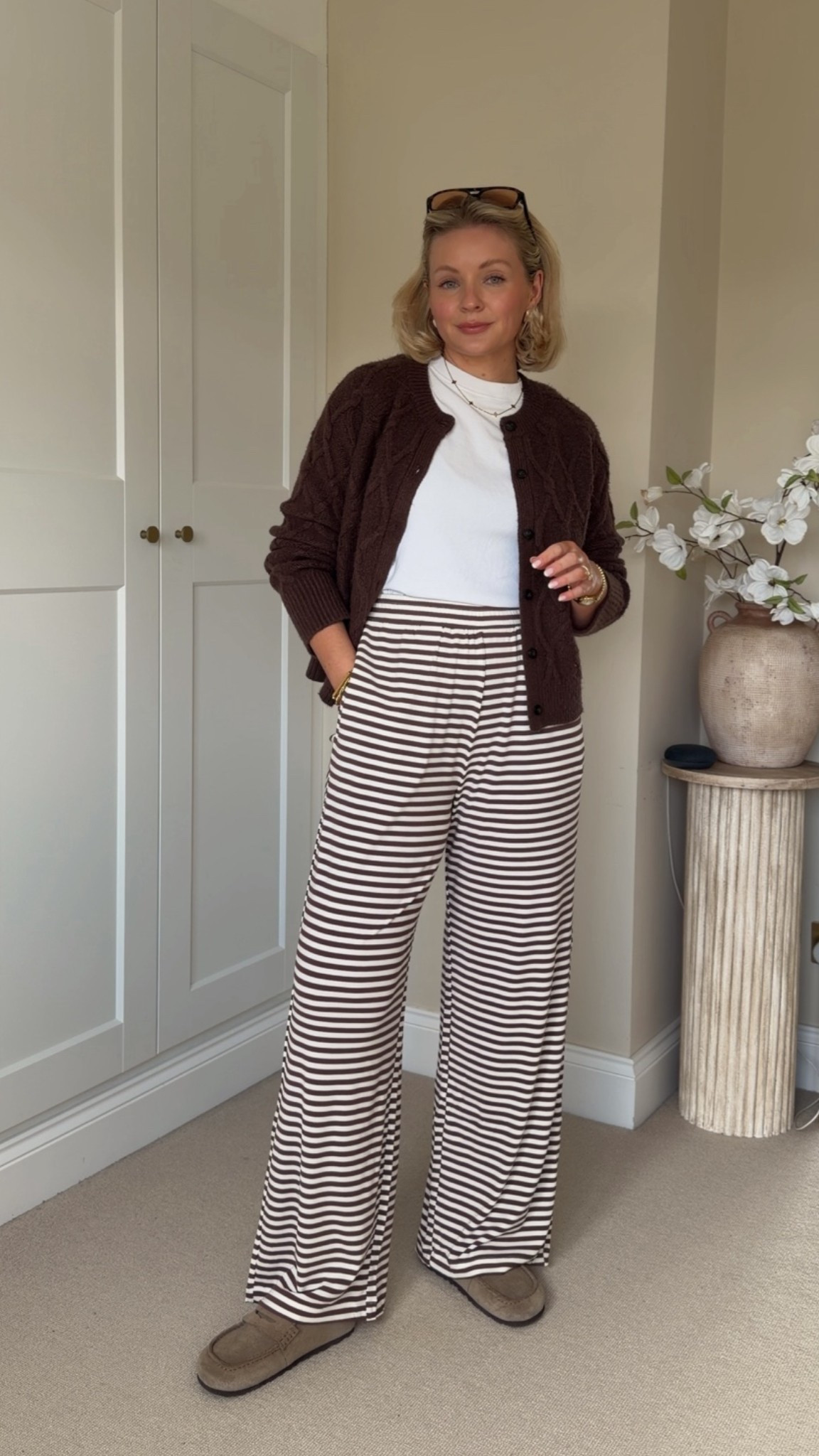 @abercrombie brown stripe super comfy trousers size S, paired with white tee and brown cardi size s. DISCOUNT CODE: AFLAURA