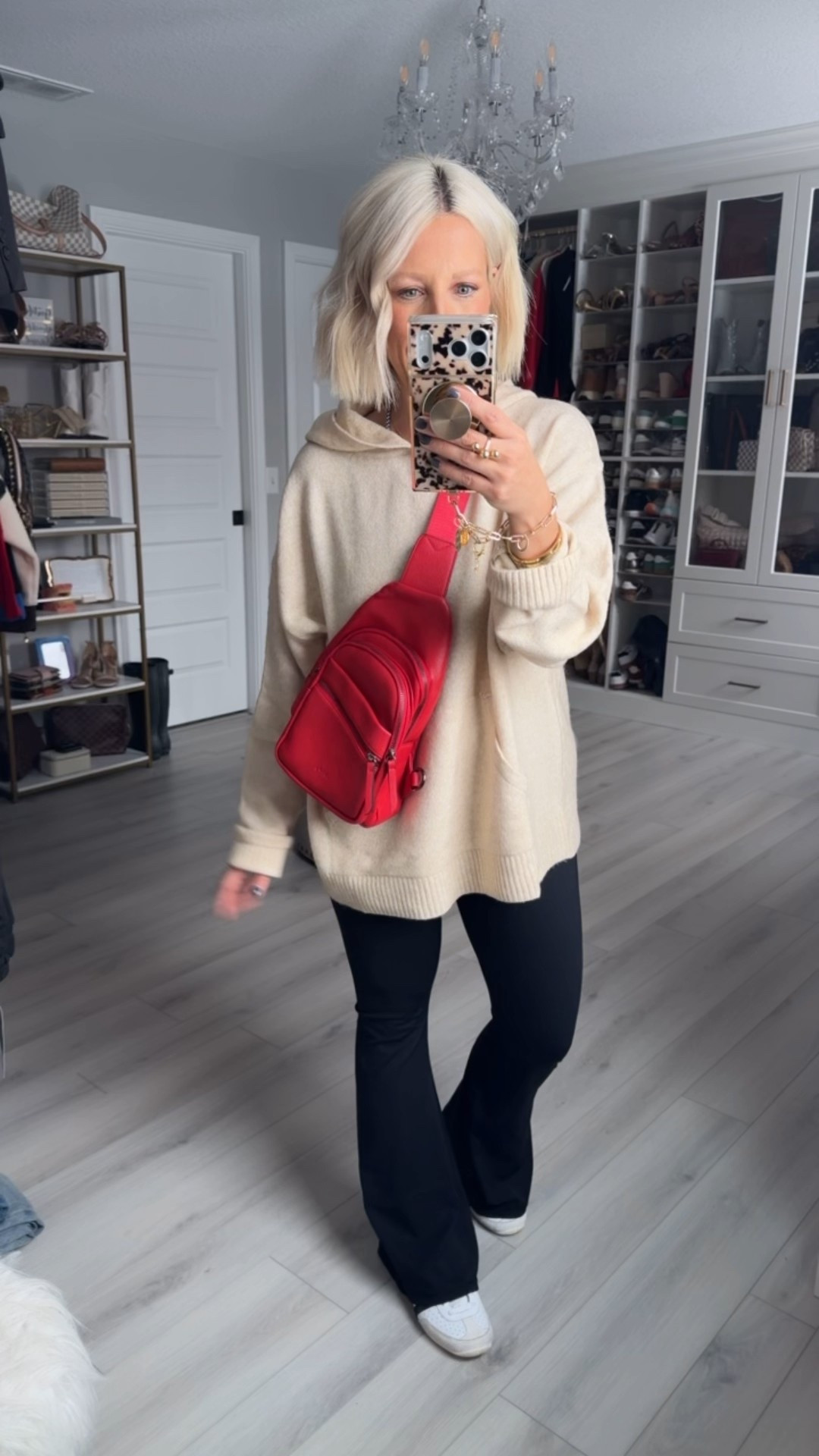 I love this new men’s find that is a mix between a hoodie and sweater! Super soft, stretchy, and so comfy!!!
⬇️⬇️⬇️
Hoodie medium (should have done small)
Leggings small regular 

#LTKmomlife #LTKMens #LTKSeasonal