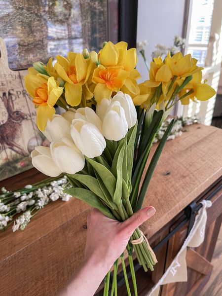 These are the best faux flowers - so realistic!

Spring home decor, Amazon home, faux tulips 

#LTKunder50 #LTKFind #LTKhome