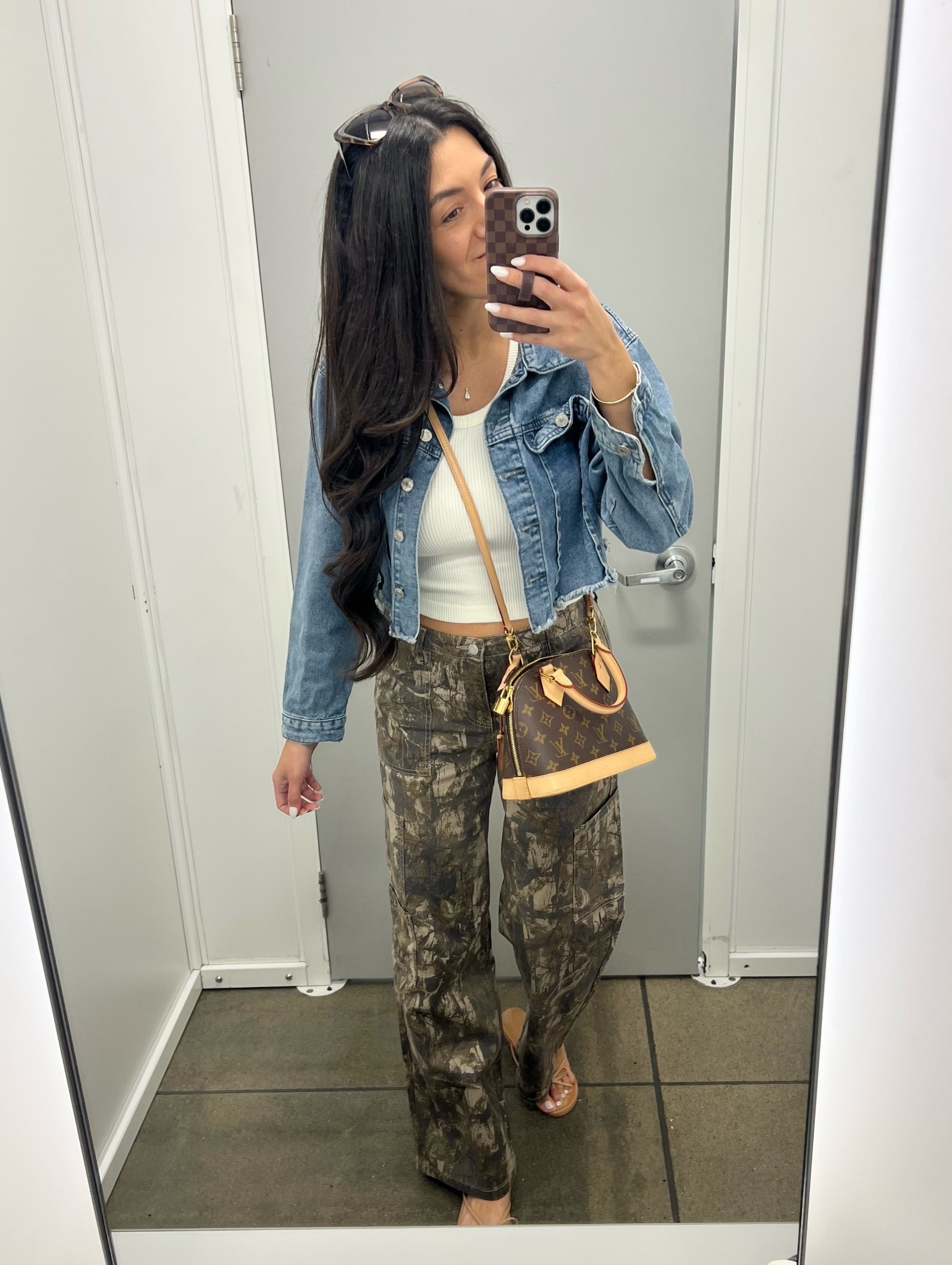 Viral camo pants for a reason 😮‍💨 They are back in stock in leopard also so hurry!! Under $17 🤩 I’m wearing a size small for reference.