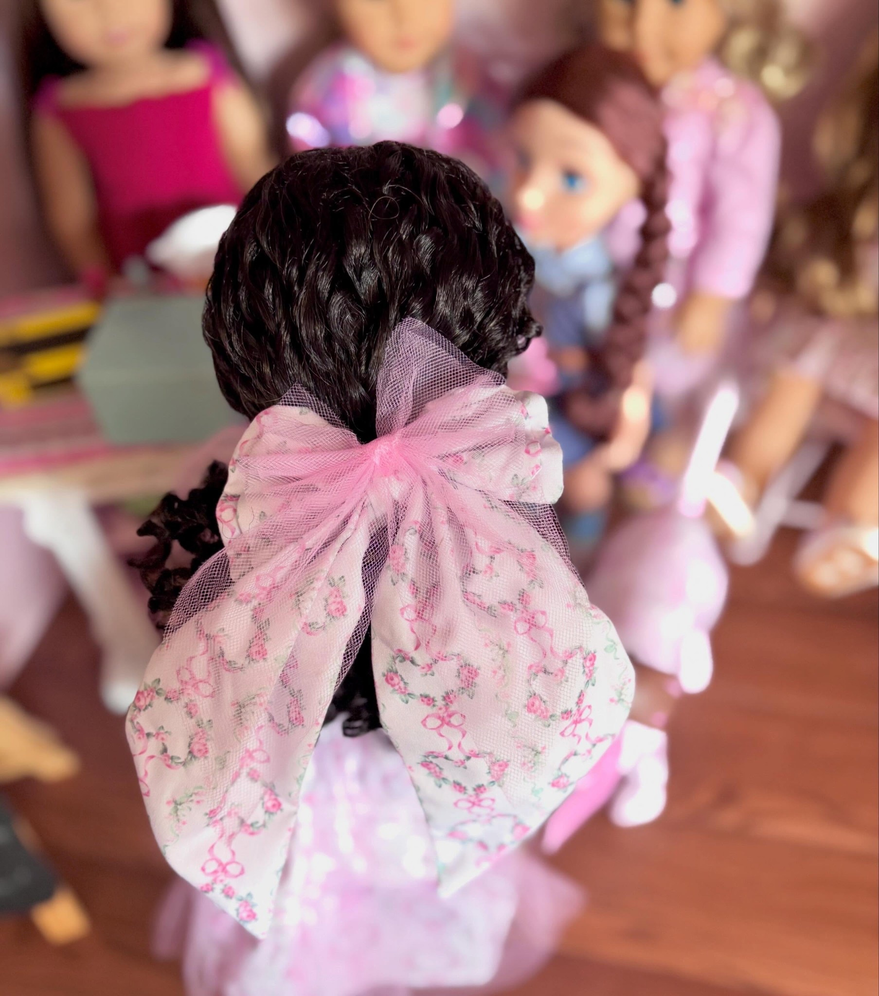 A moment for the bow, please! 🎀💗 I’m OBSESSED with the bow that you get with this Pottery Barn LoveShackFancy outfit! I love how big it is! It’s honestly so big that I could probably wear it! 😍💖 Anyways, I posted a unboxing and review video over this outfit on my YouTube channel! Link is in bio to watch!💕🫶🏻
#agig #americangirlbrand #potterybarnkids #loveshackfancy #americangirldolls