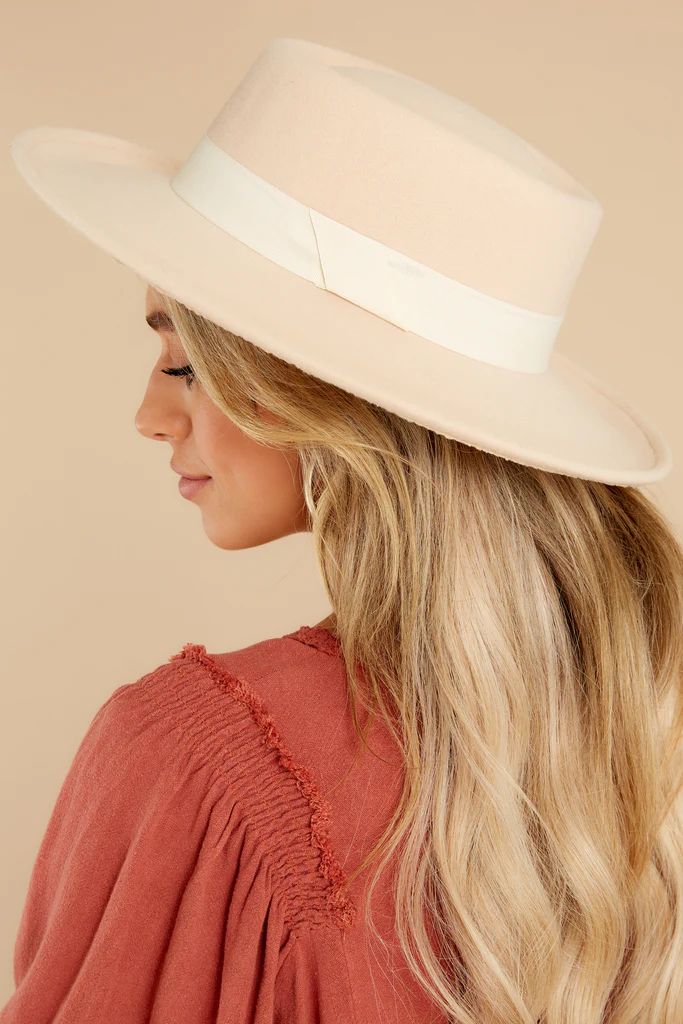 Hello Chapeau Beige Hat | Red Dress 