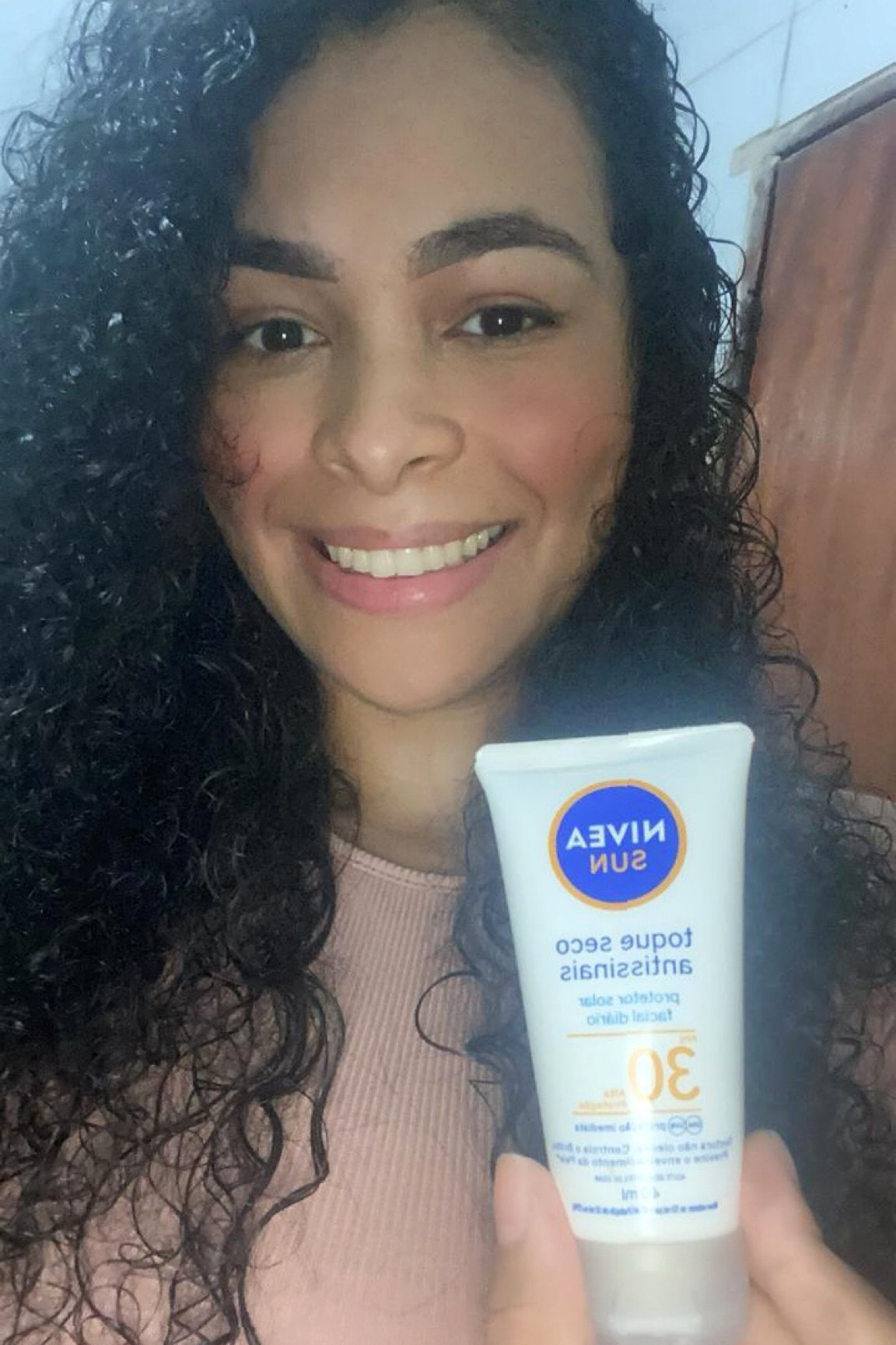 O melhor protetor solar facial que eu já comprei , deixa a pele sequinha , perfeito para quem tem pele oleosa , uso a anos e não largo mais , já faz parte da minha rotina.

#LTKbrasil