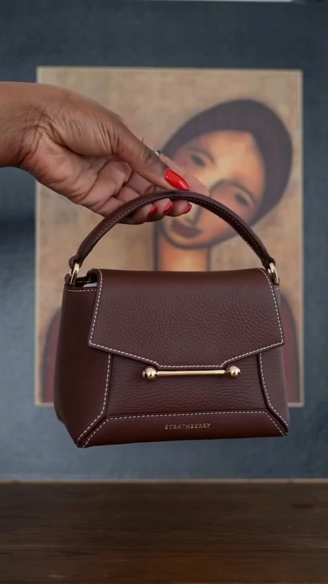 Ever fallen in love with a bag at first sight? I sure have.😉

Meet the latest addition to my closet: the @strathberry Mosaic Nano.Tiny, structured, and absolutely stunning.

I already know this one is going to be on repeat. #strathberry #bagunboxing #minibag *gifted