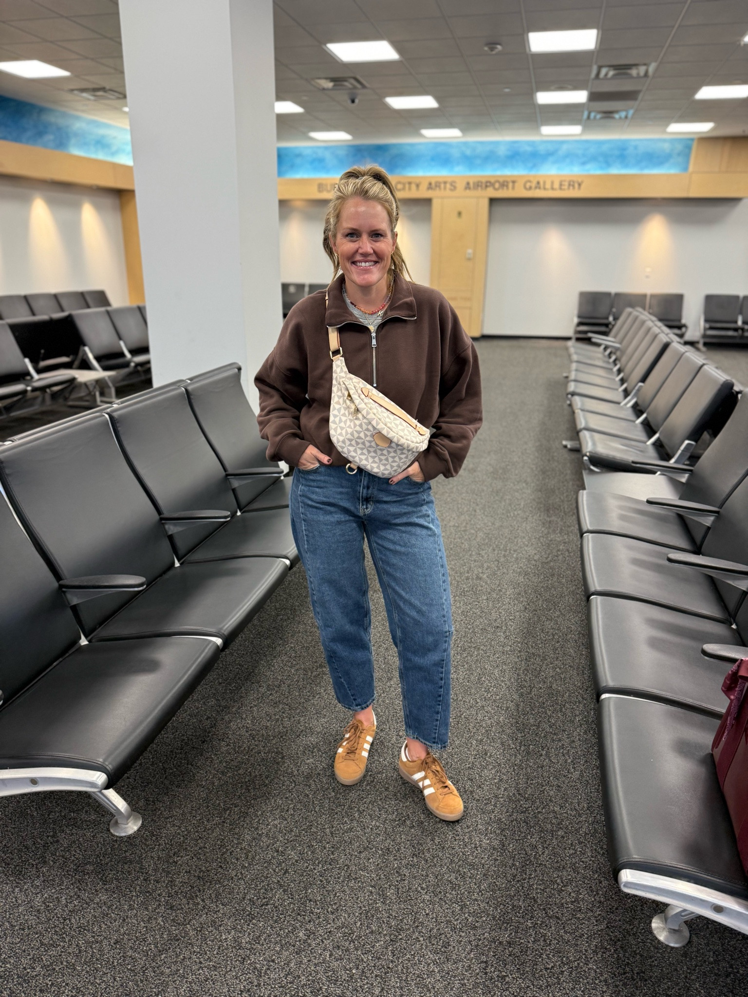 Cute travel outfits 

Airport outfit denim jeans sweatshirts sneakers casual outfit