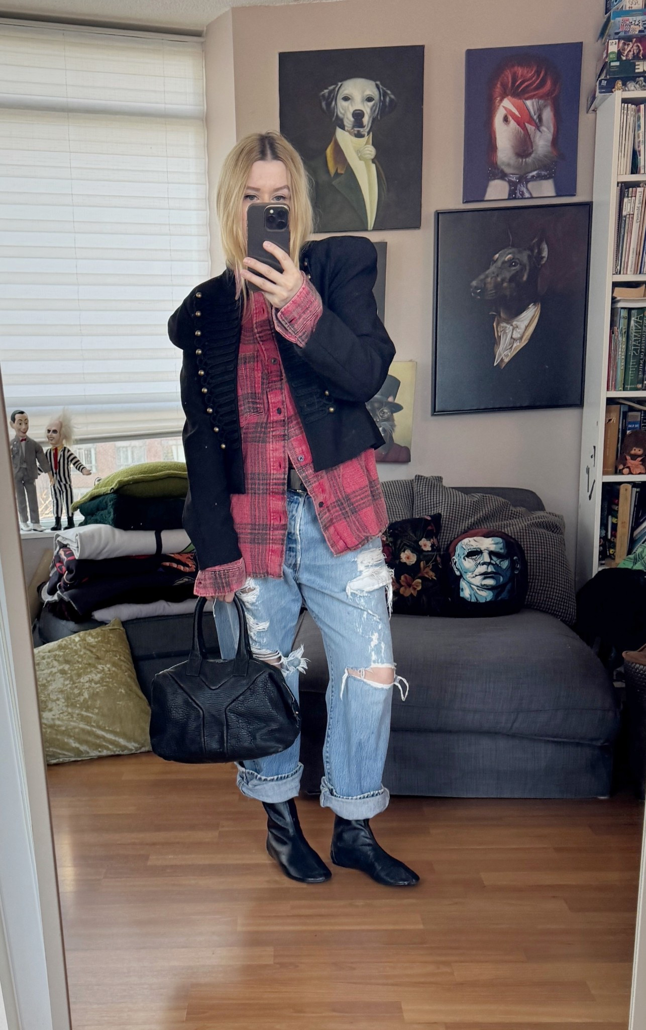 I used to live in this plaid shirt and distressed Levi’s base when I was 15 😬 except then I paired it with Doc Martens and a backpack that I got at the army surplus store that used to be a parachute (minus the actual parachute 😂).

Jeans, bag, and belt are vintage/preloved  



#LTKOver40 #LTKSeasonal #LTKootd