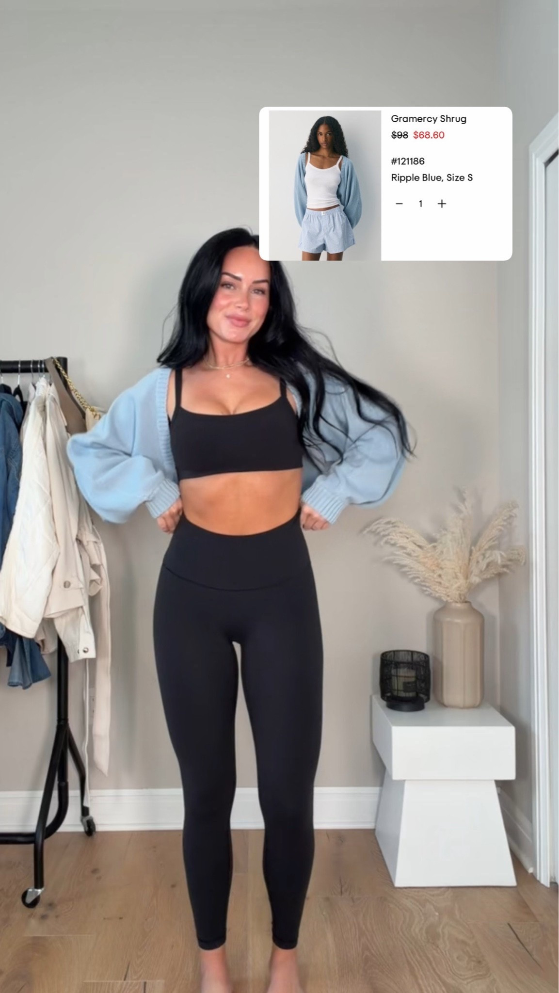 My favorite shrug is on sale at @Aritzia 

My sizing 5’7, 145lbs,32dd
Wearing size small/ 4