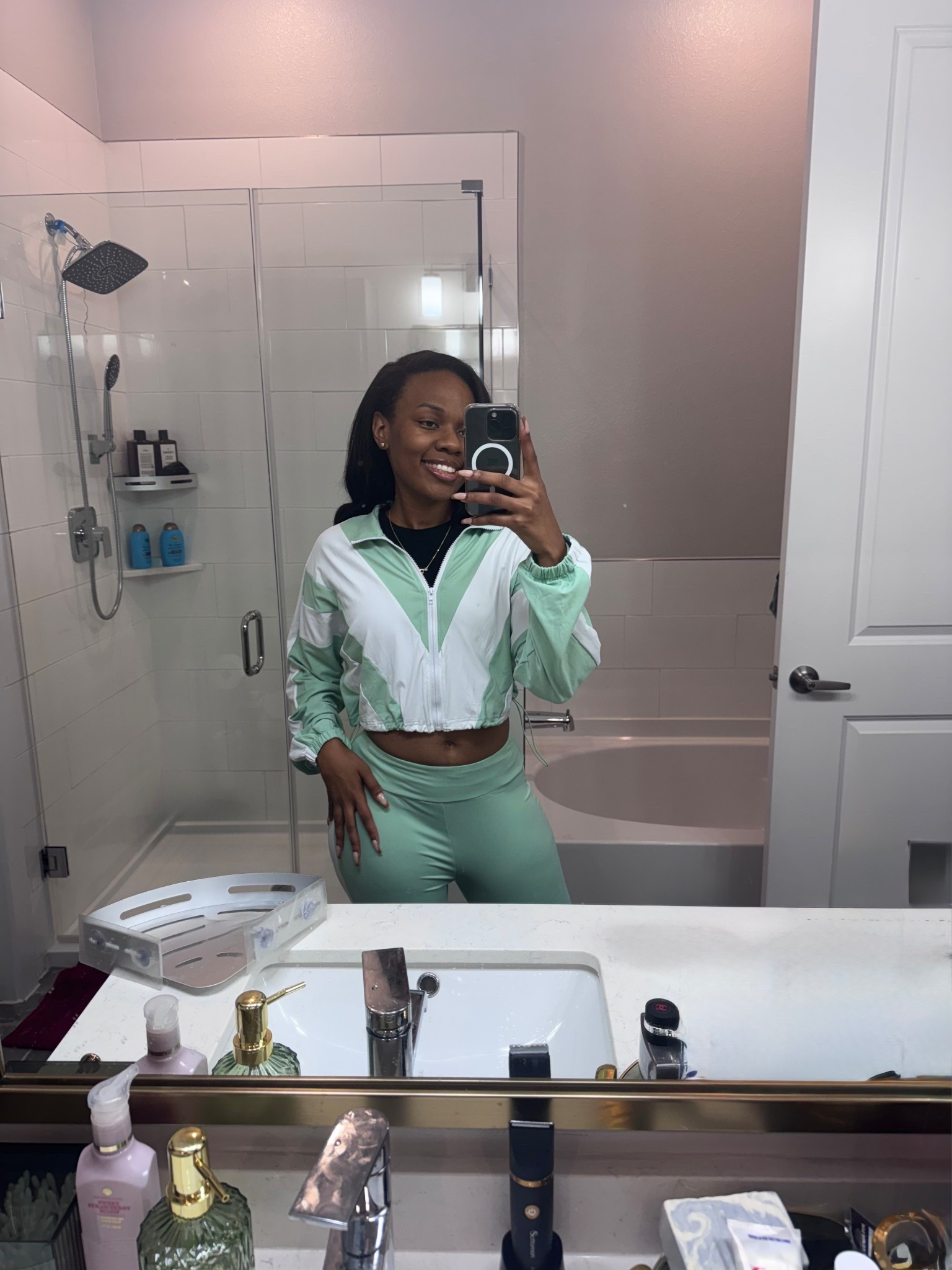 When I need something cute & comfortable to wear, Amazon never lets me down! 🫶🏾

This mint green cropped jacket & sweatpants suit is perfect for days where you’re doing the bare minimum 💚

I’m wearing a size medium & the material isn’t heavy.

#LTKootd #LTKdayinmylife #LTKfitnessgoals