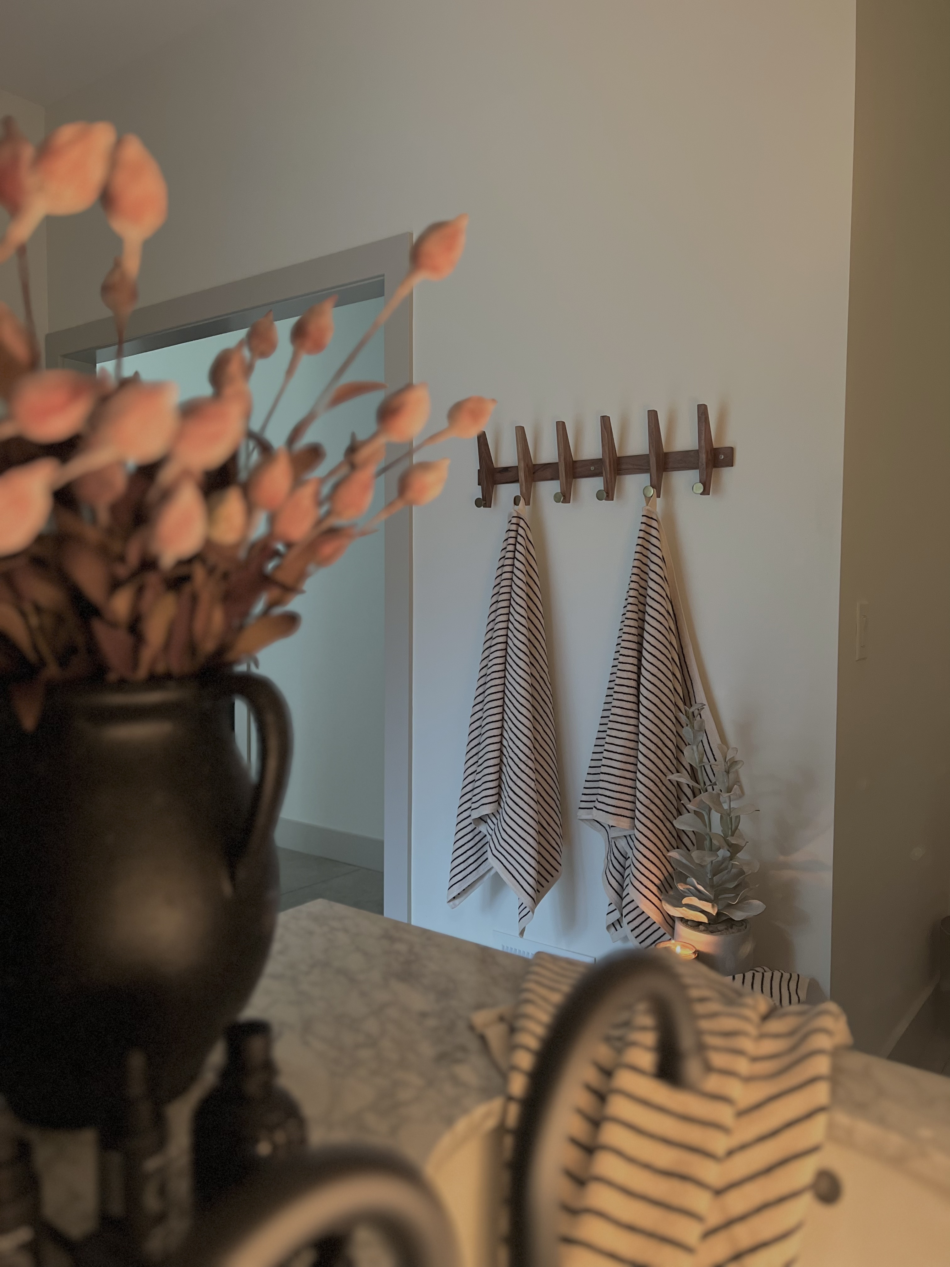 The most incredible oversized, thick, comfy towels… that check all of the aesthetic & practical boxes! 