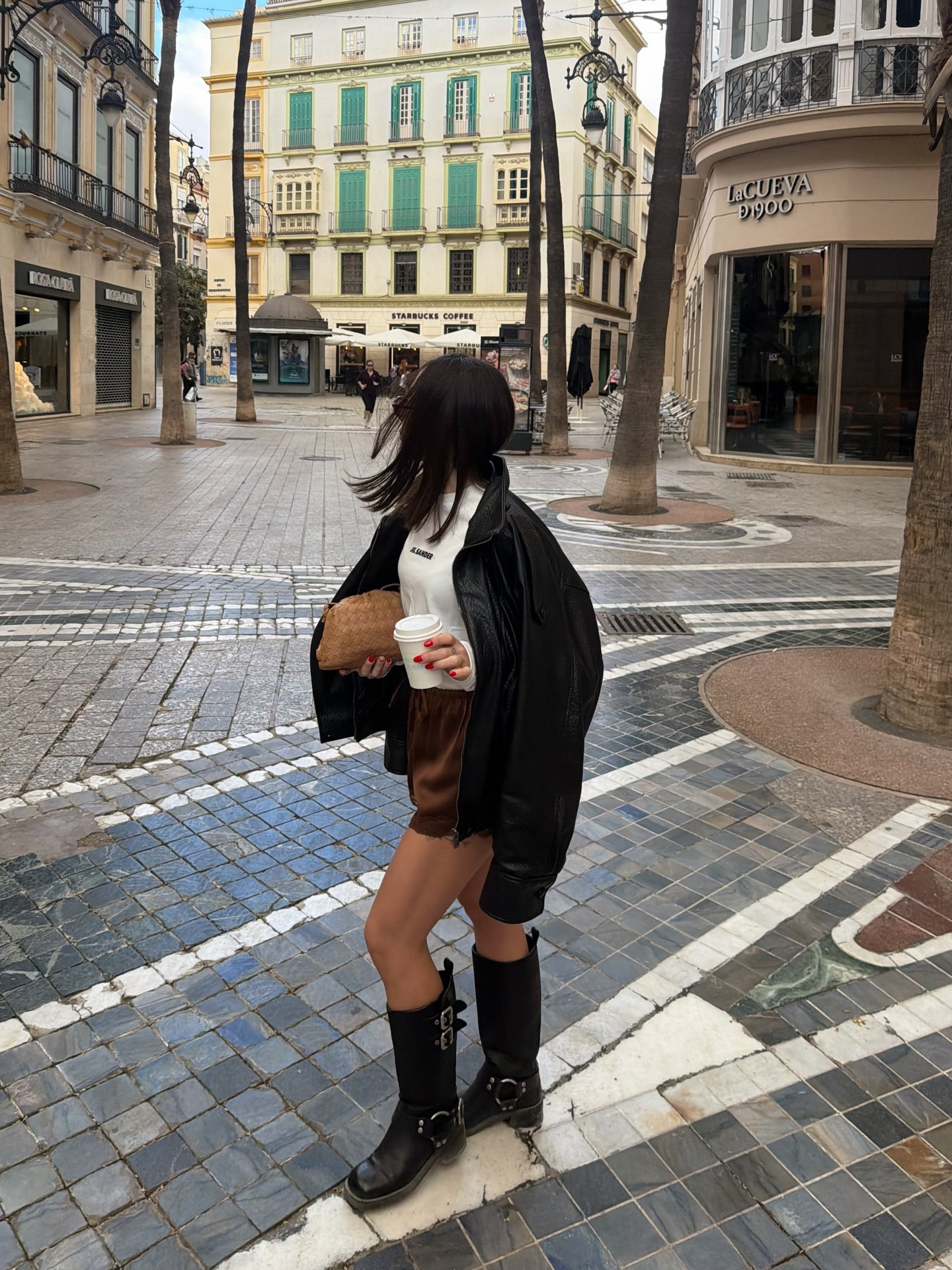 Café con leche y seguimos explorando 🧋✨🌴🖼️🌊🇪🇸 
#málaga