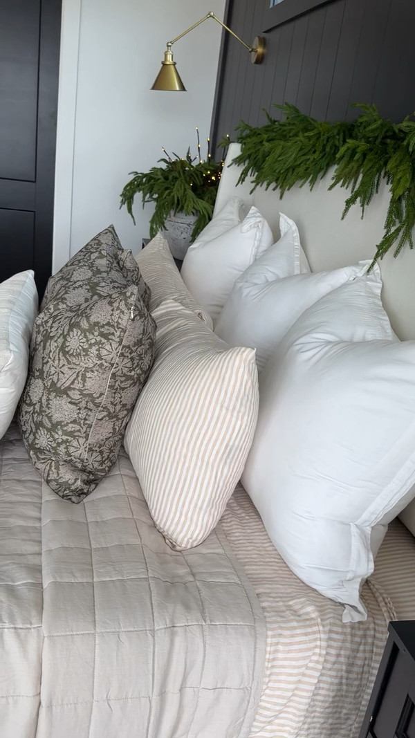 Our bedroom is feeling extra magical this holiday season with cozy, festive touches!