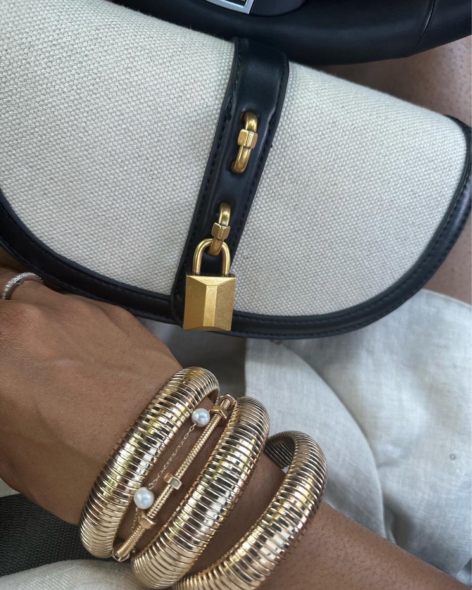 Bag: Zara
Bracelet stack: Ettika

#LTKunder100 #LTKSeasonal #LTKFind