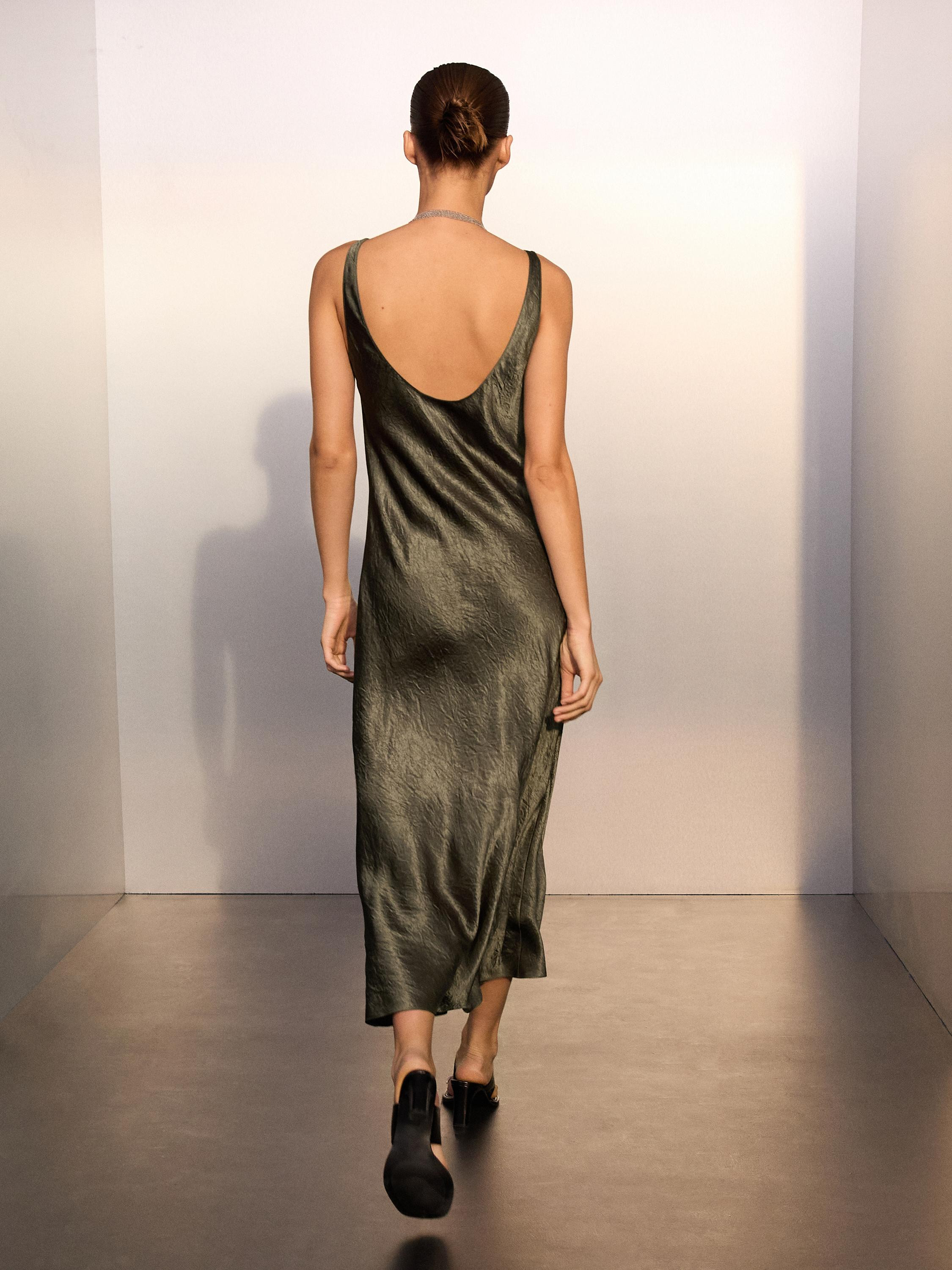 Long dress made of flowing fabric with a satin finish. Round front and back neckline. Straps. | Massimo Dutti UK