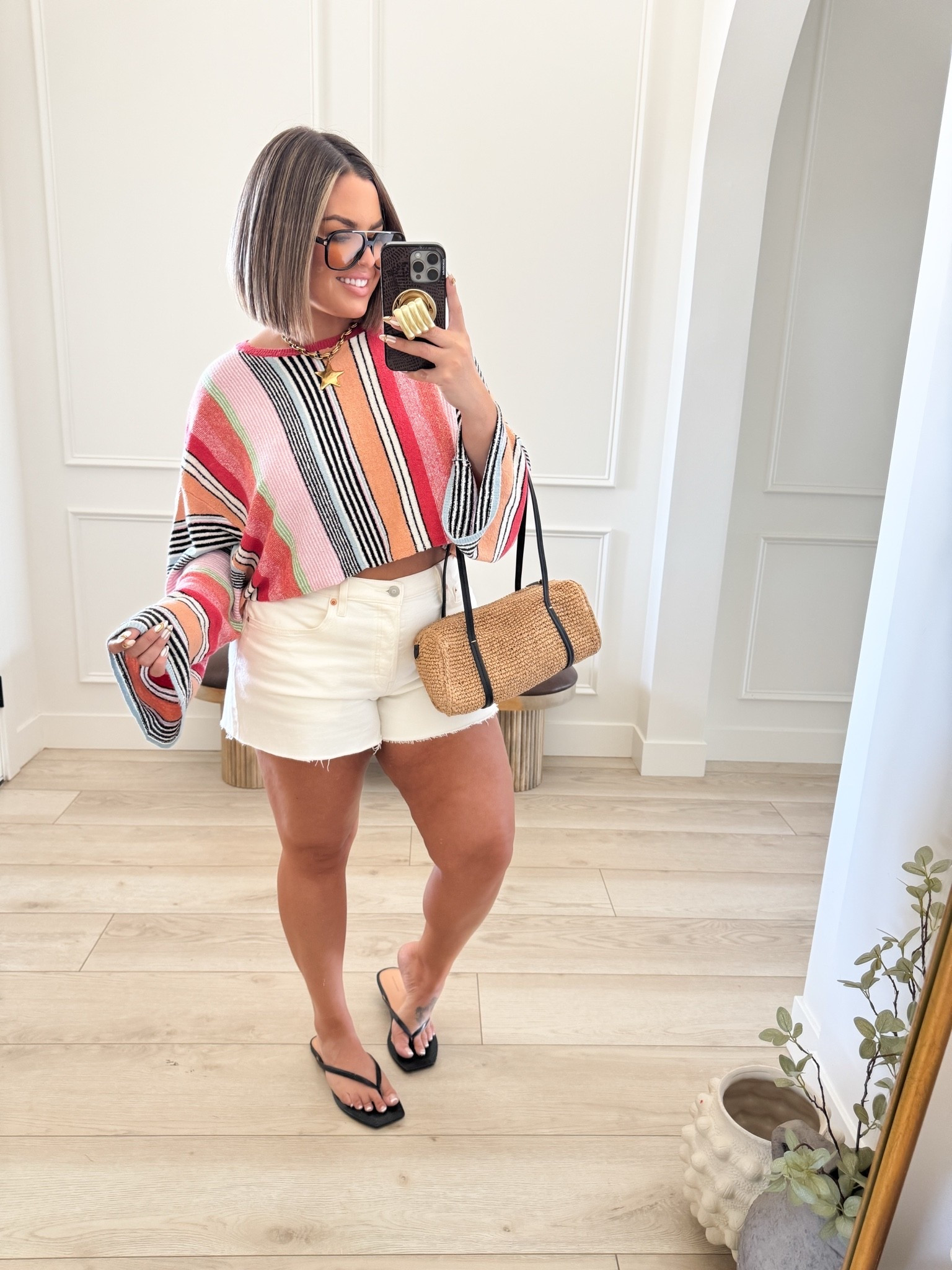 My favorite Levi’s shorts are on major sale ! I size up 2 sizes in these for a relaxed fit. I’m usually a 31 I do a 33 in these. They fit so good ! 
Top size M it’s oversized so size down.