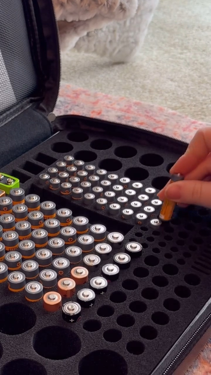 This battery organizer saved my sanity. 😅 No more digging through drawers or guessing which ones are still good! 🔋🪫

#momfind #organizinghack #batteryorganizer #momlife #organizedhome #amazonfinds #tiktokmademebuyit #junkdrawer #homehacks #declutterwithme #organizedhome #organizewithme #sanitysaver #smallhomesolutions