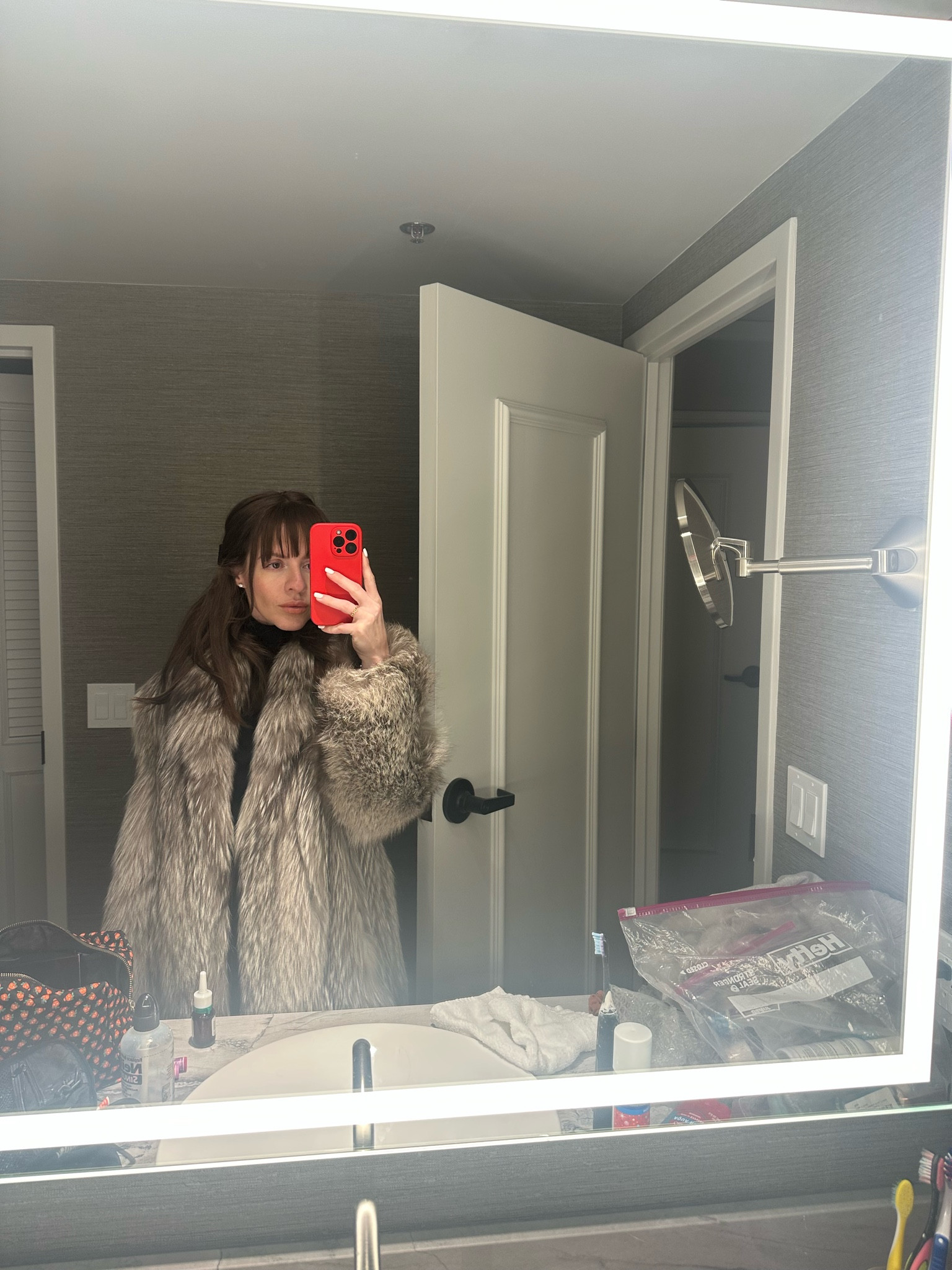 1st selfie of 2025 🍾

#LTKStyleTip #LTKSeasonal #LTKOver40